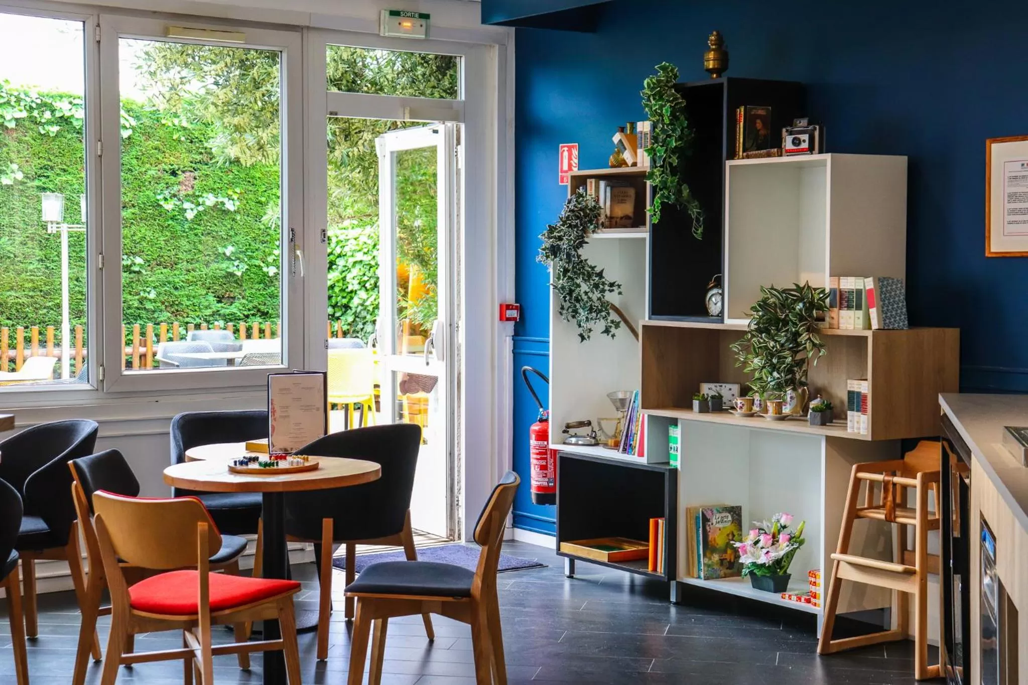 Restaurant/places to eat in ibis Calais Car Ferry