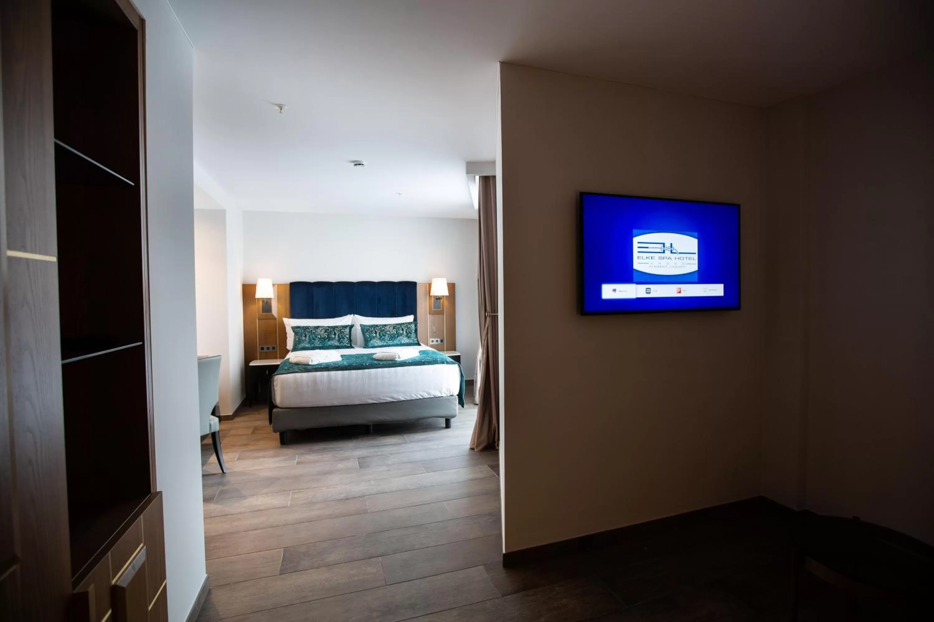 TV and multimedia, Bed in Boutique Hotel Élke Spa Superior