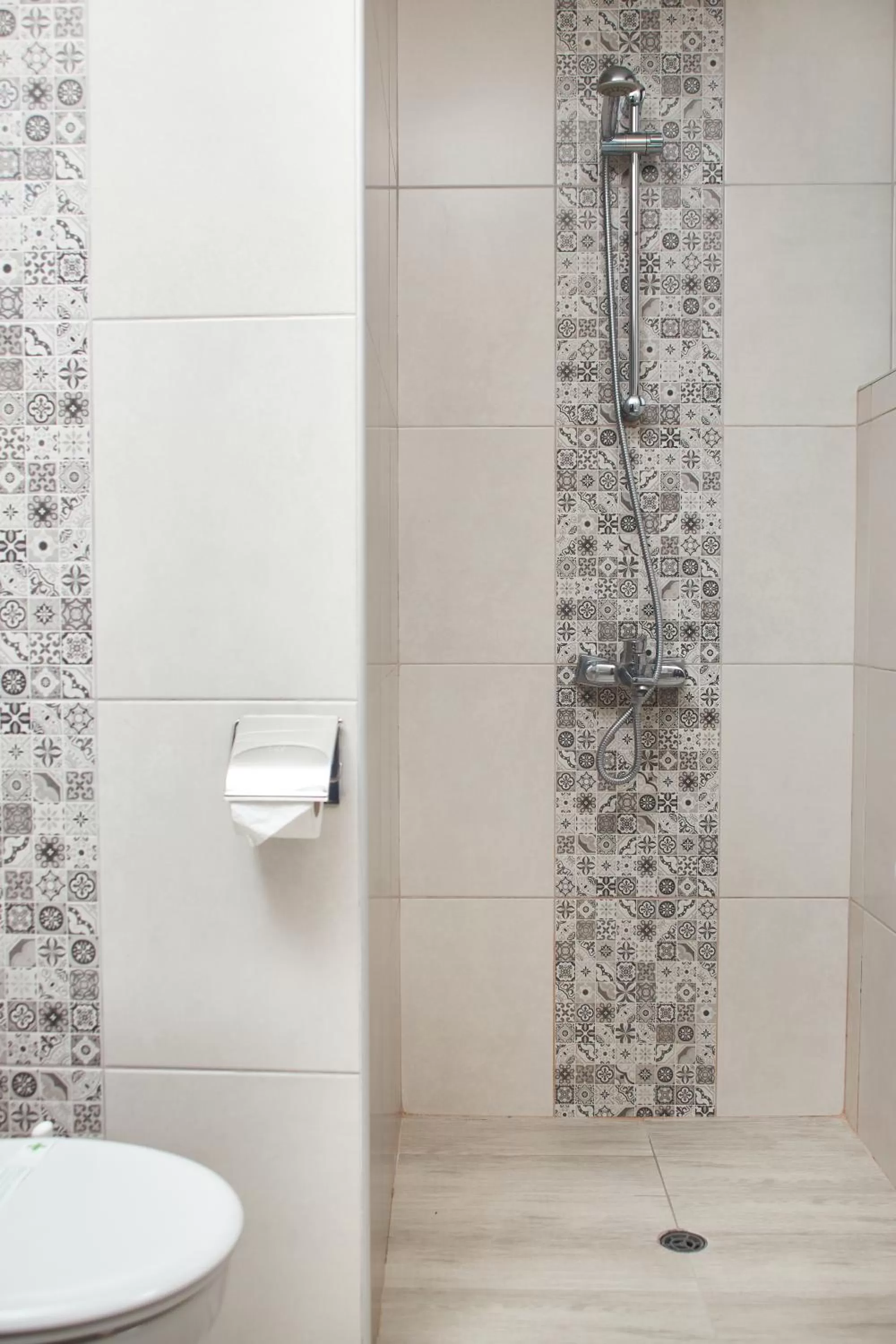 Shower in Flamingo Plovdiv