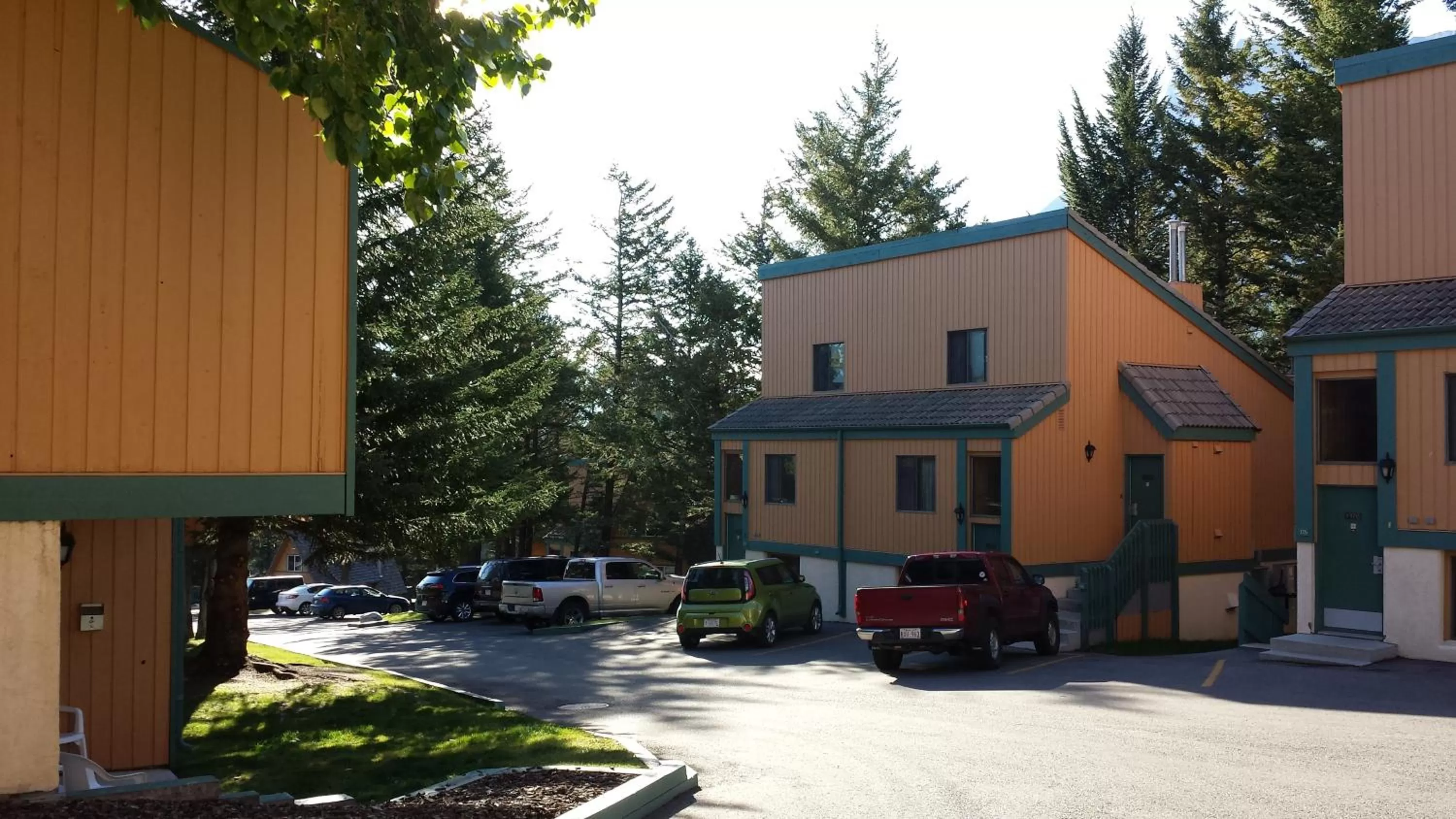Facade/entrance in Douglas Fir Resort & Chalets