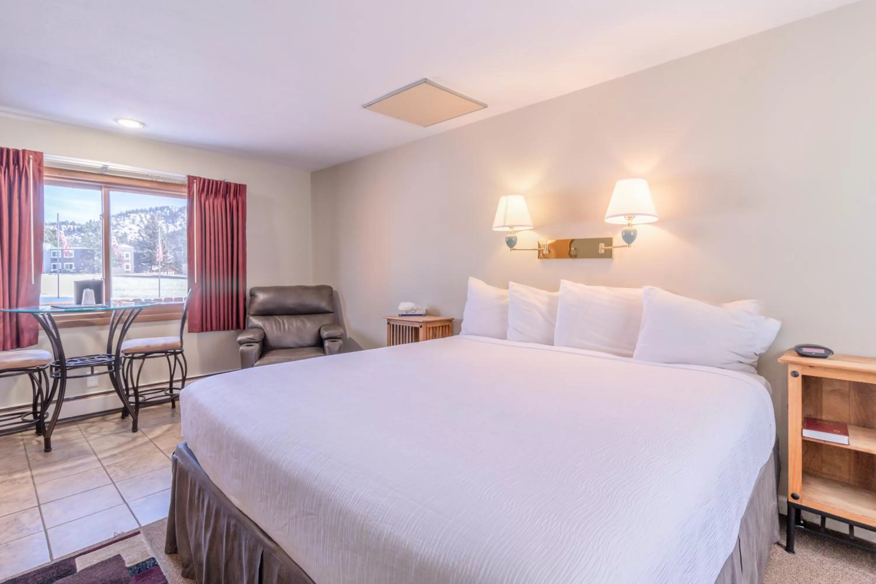 King Room (Shower Only) 07 in Murphy's Resort