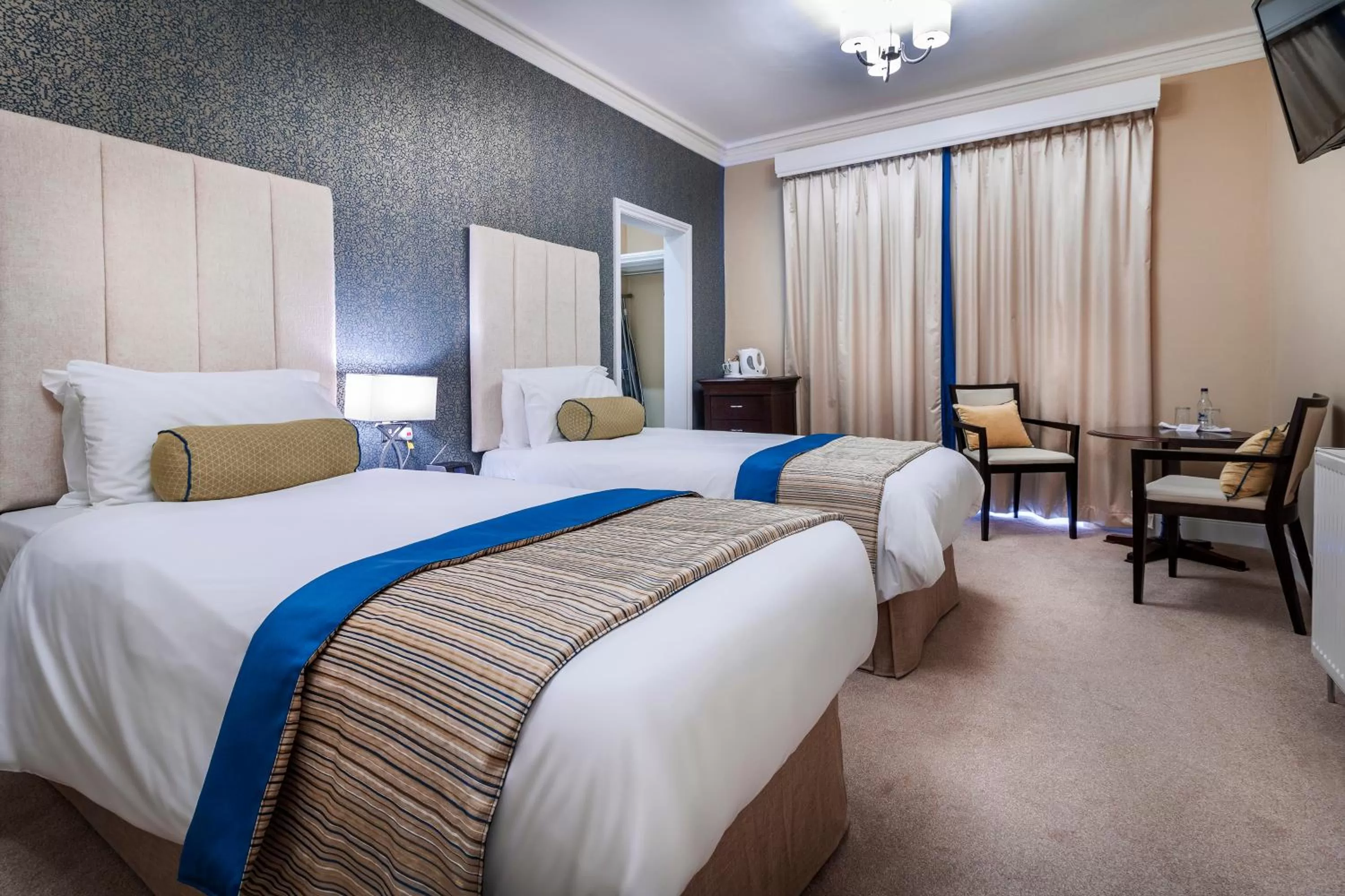 Photo of the whole room, Bed in The Shrubbery Hotel, Ilminster