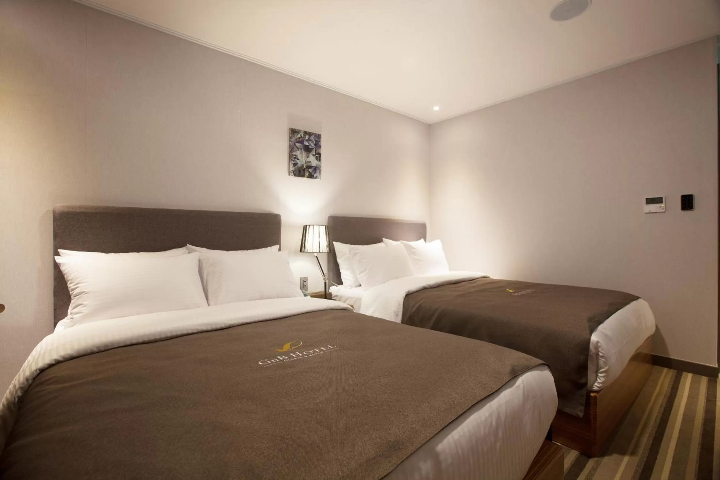 Standard Twin Room in GnB Hotel