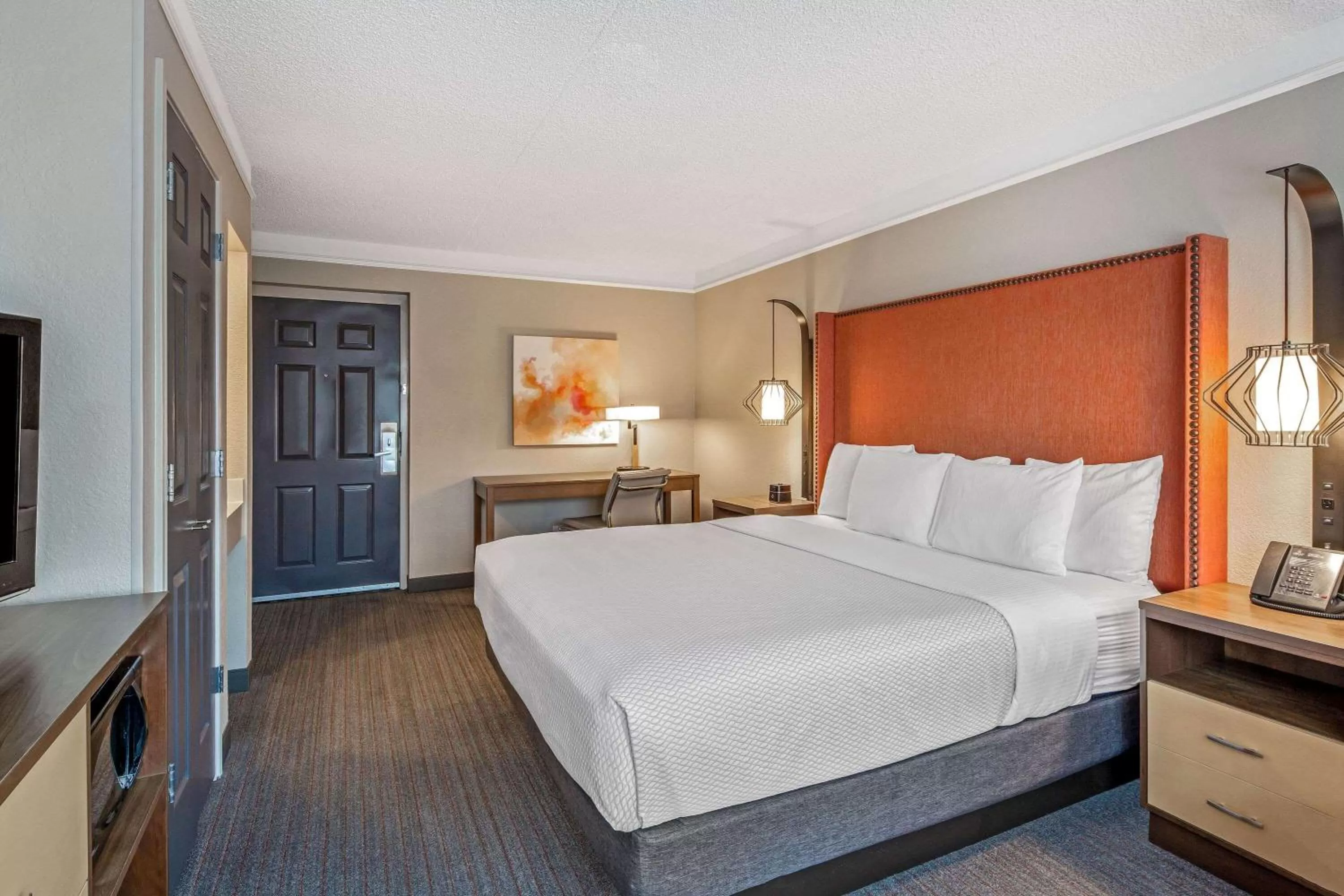 Photo of the whole room, Bed in La Quinta by Wyndham San Francisco Airport North - Free Airport Shuttle
