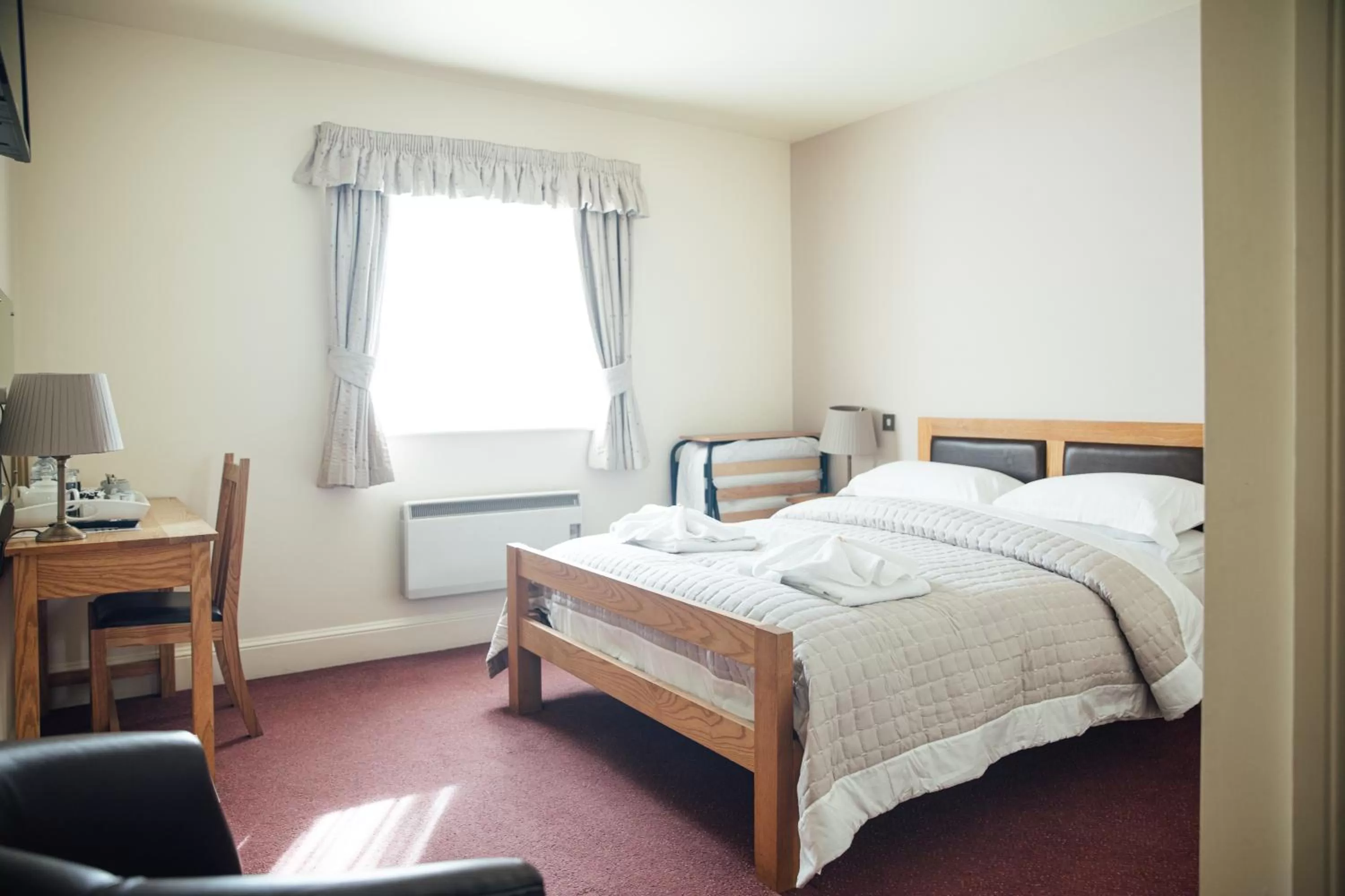 Photo of the whole room, Bed in The Jolly Drover