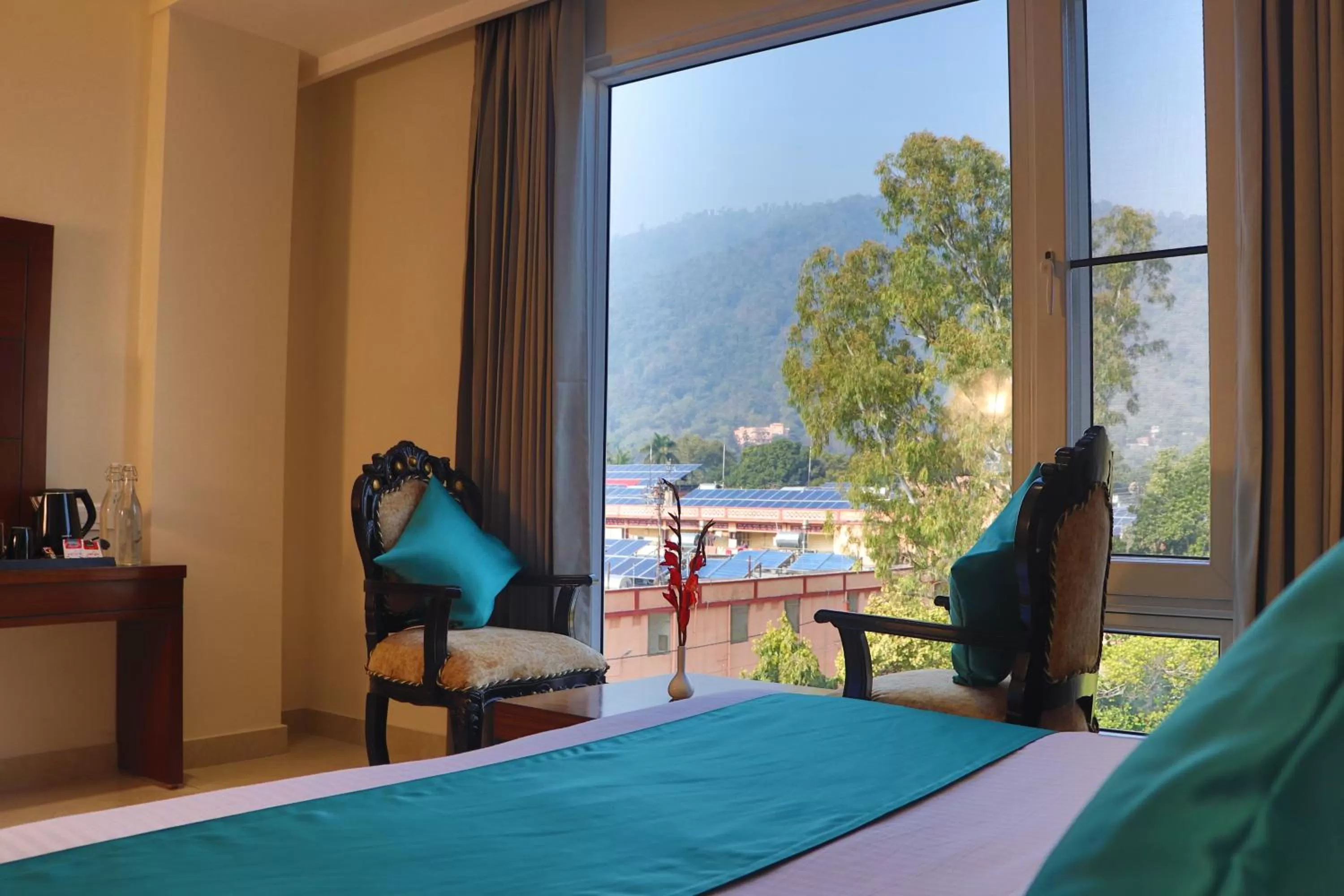 Mountain view, Bed in Hotel Green - Behind Parmarth Niketan