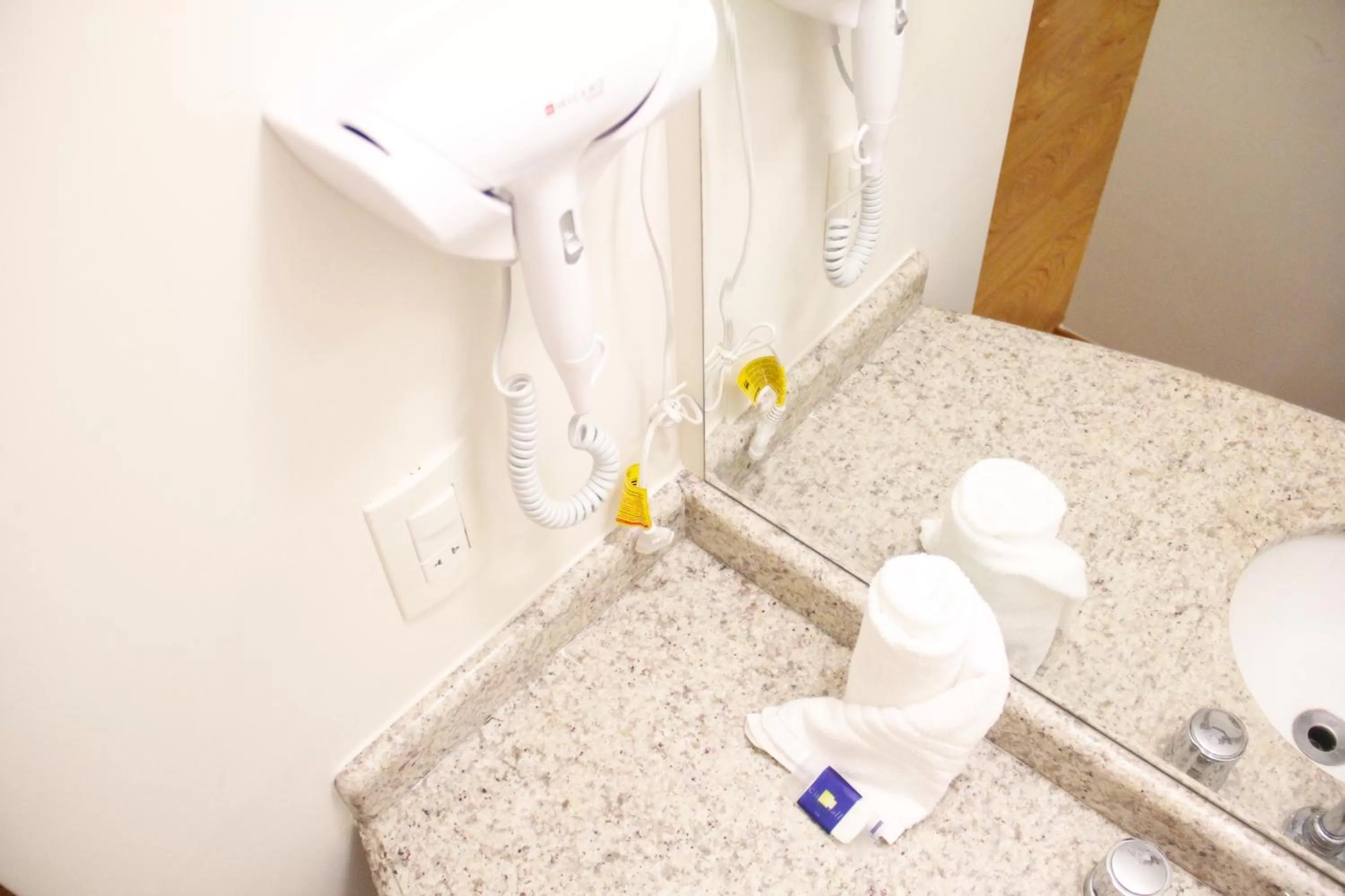 Photo of the whole room in Hotel City Hall