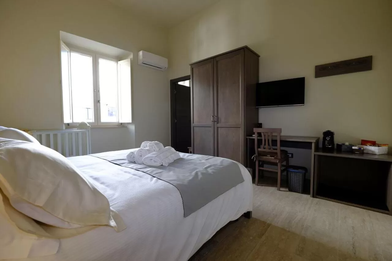 Photo of the whole room, Bed in EOS Room and Breakfast