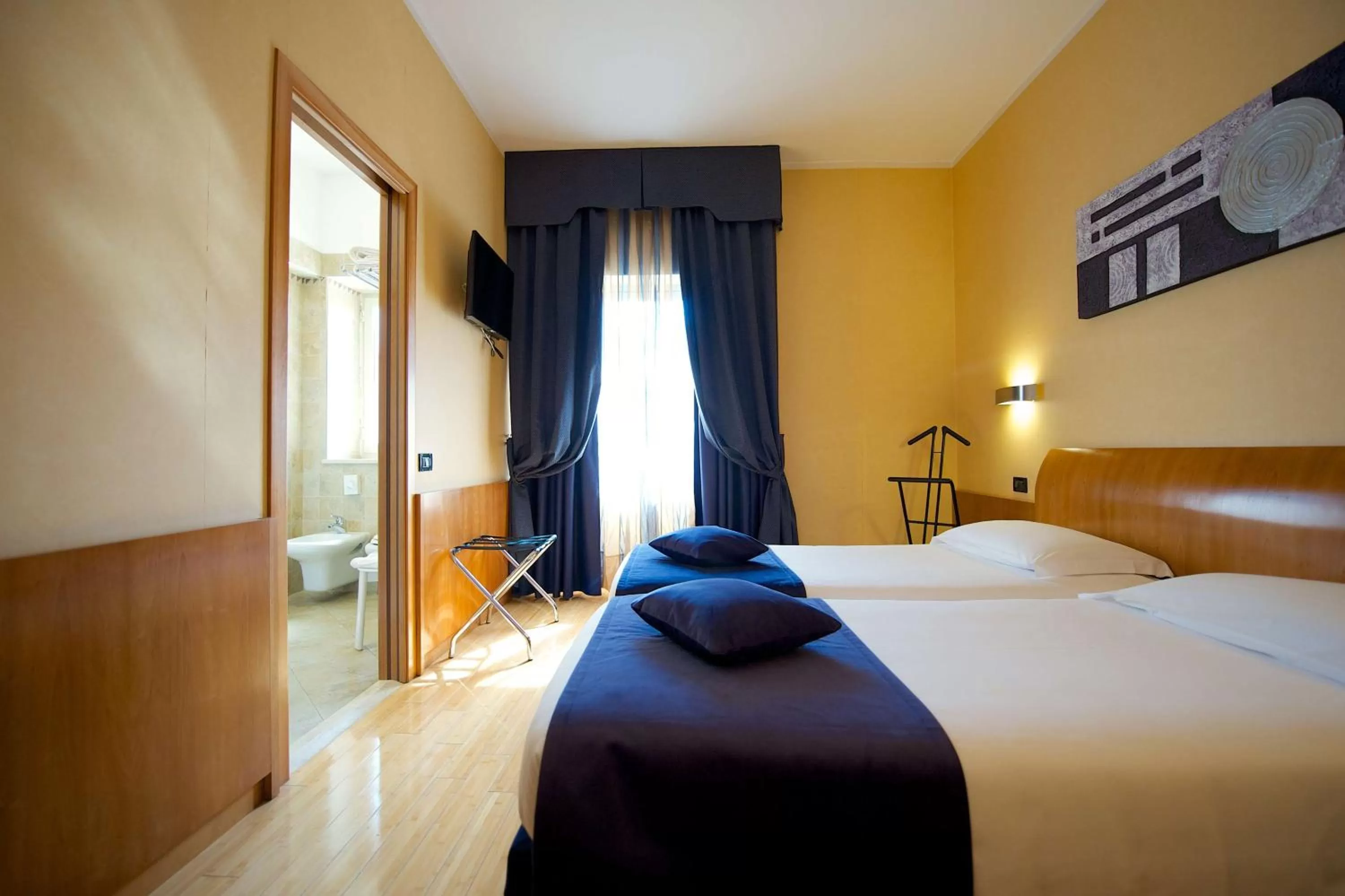 Photo of the whole room, Bed in Best Western Hotel Luxor