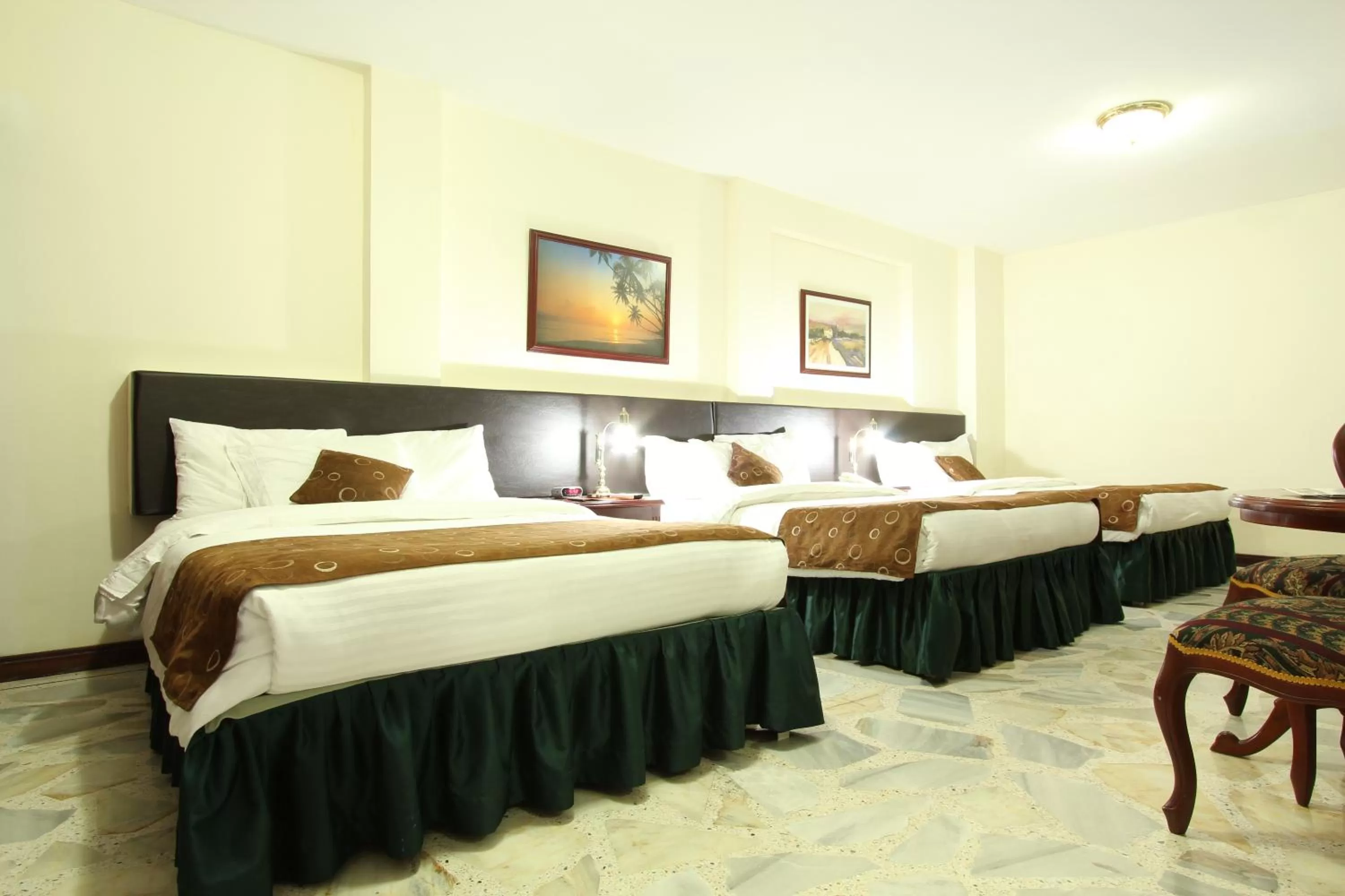 Photo of the whole room, Bed in Hotel San Fernando Real