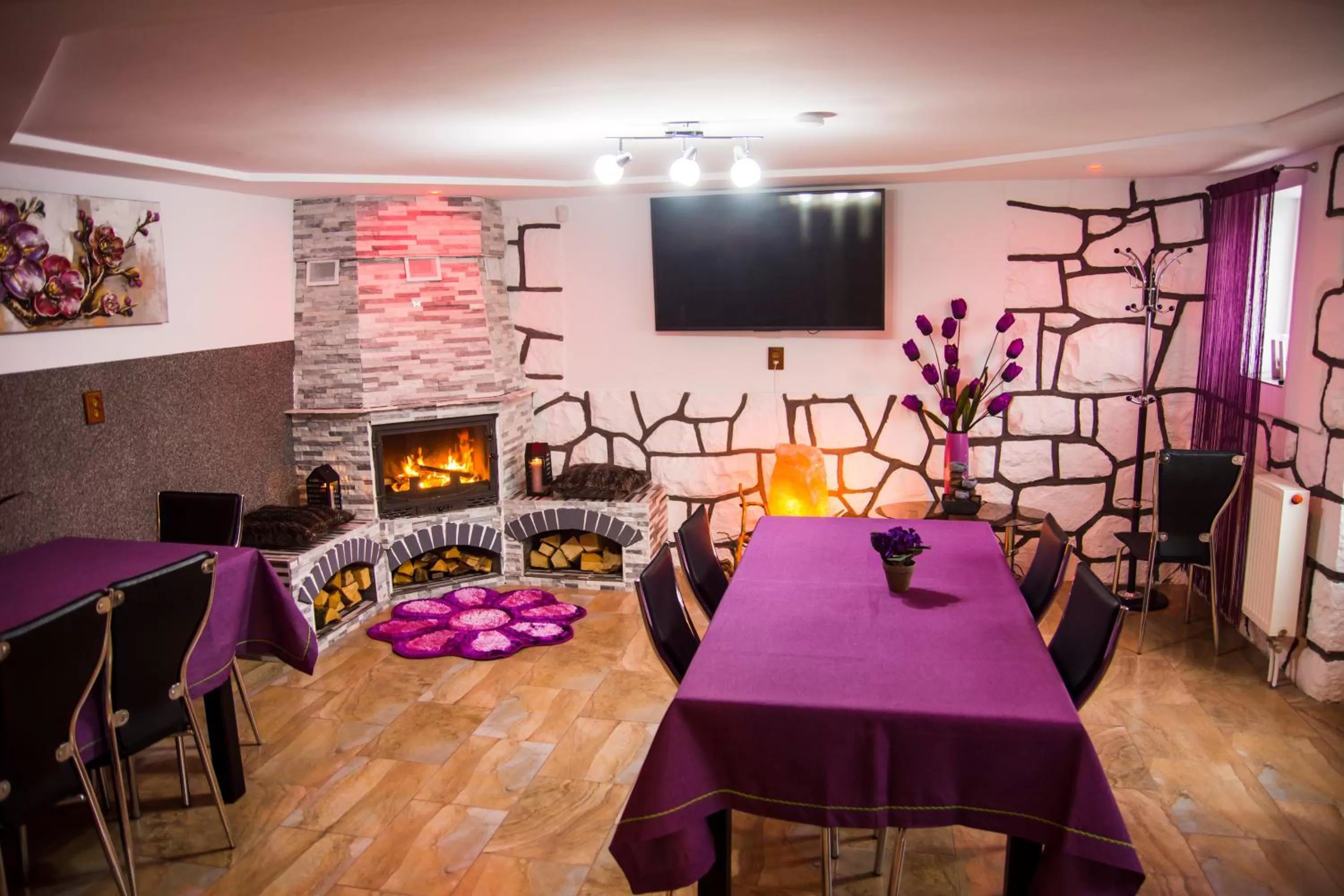 Property building, Restaurant/Places to Eat in Pensiunea SilvAnka