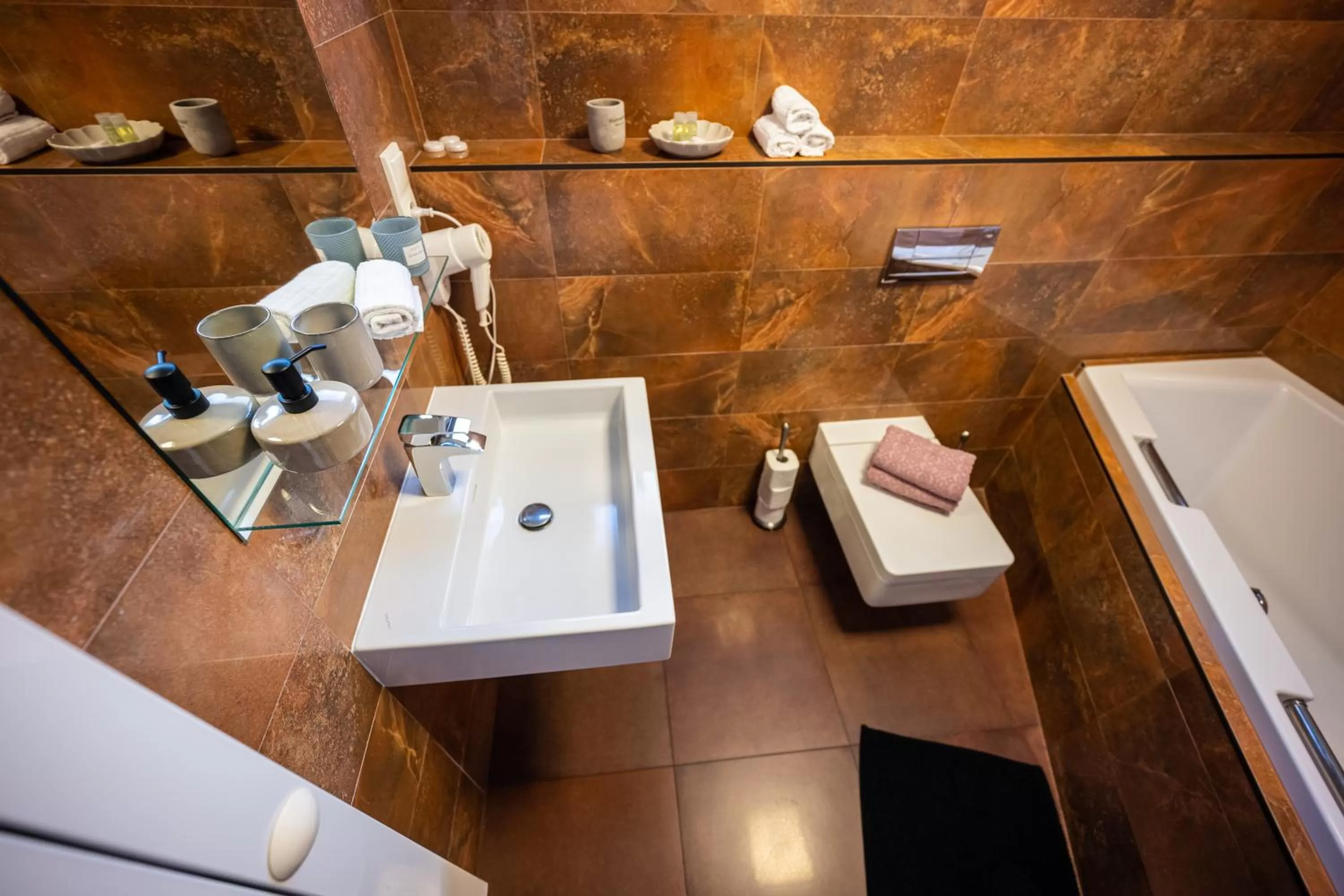 Toilet in Atelier Lanna