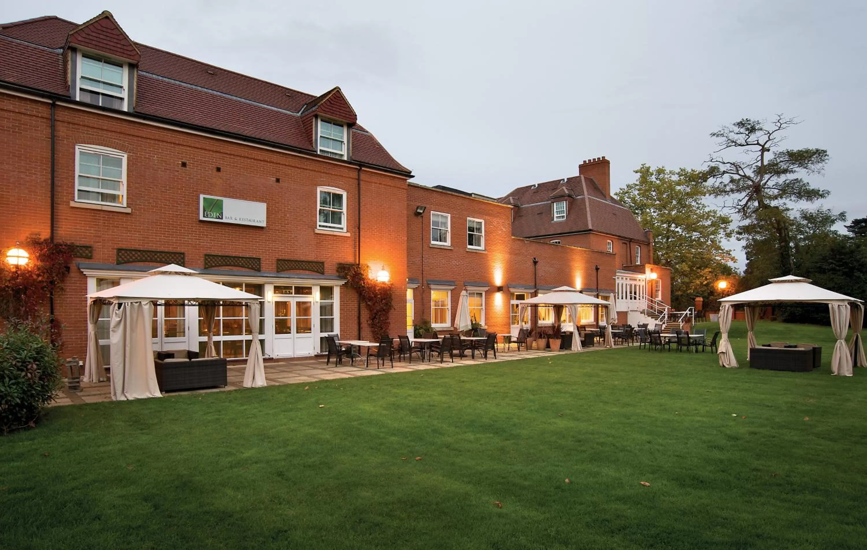 Facade/entrance in The Pinewood Hotel