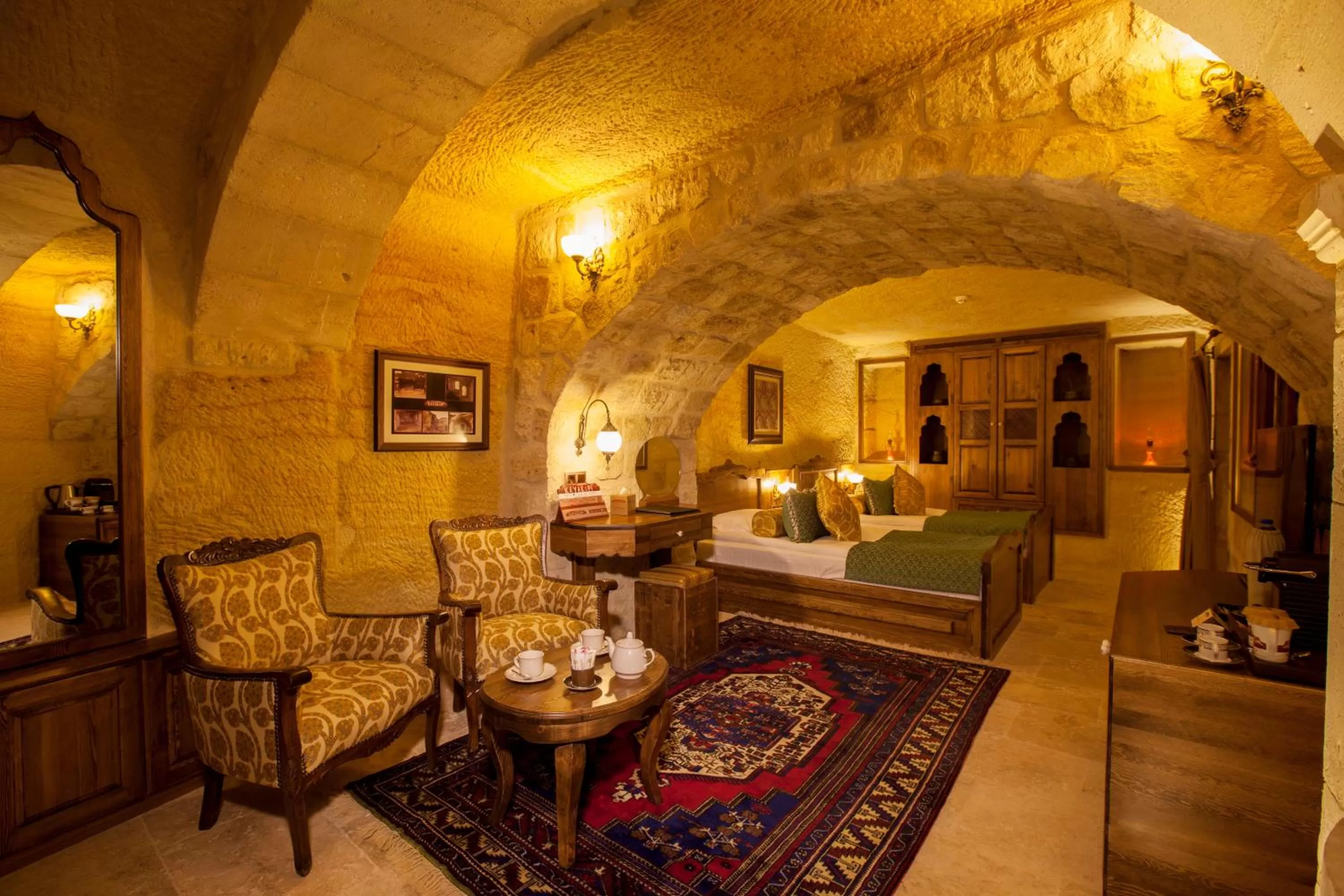Photo of the whole room, Bed in Kayakapi Premium Caves Cappadocia