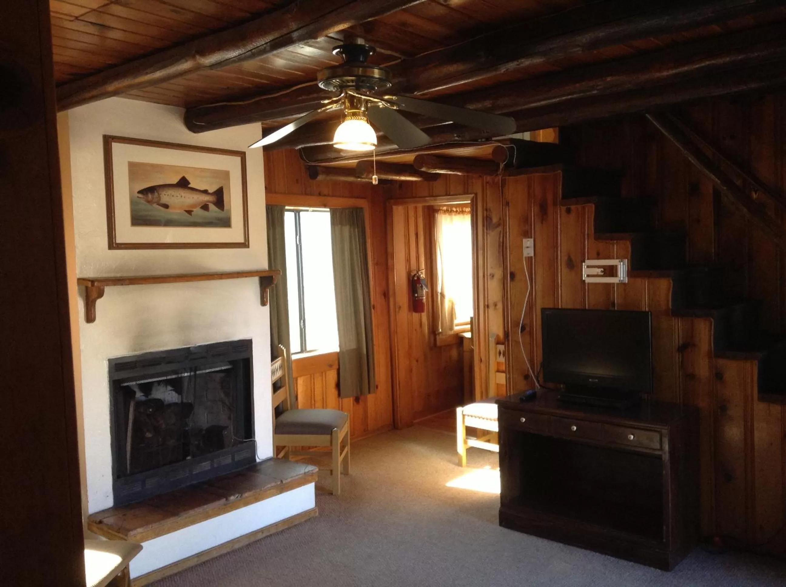 Other, TV/Entertainment Center in Rainbows End Fishing Resort