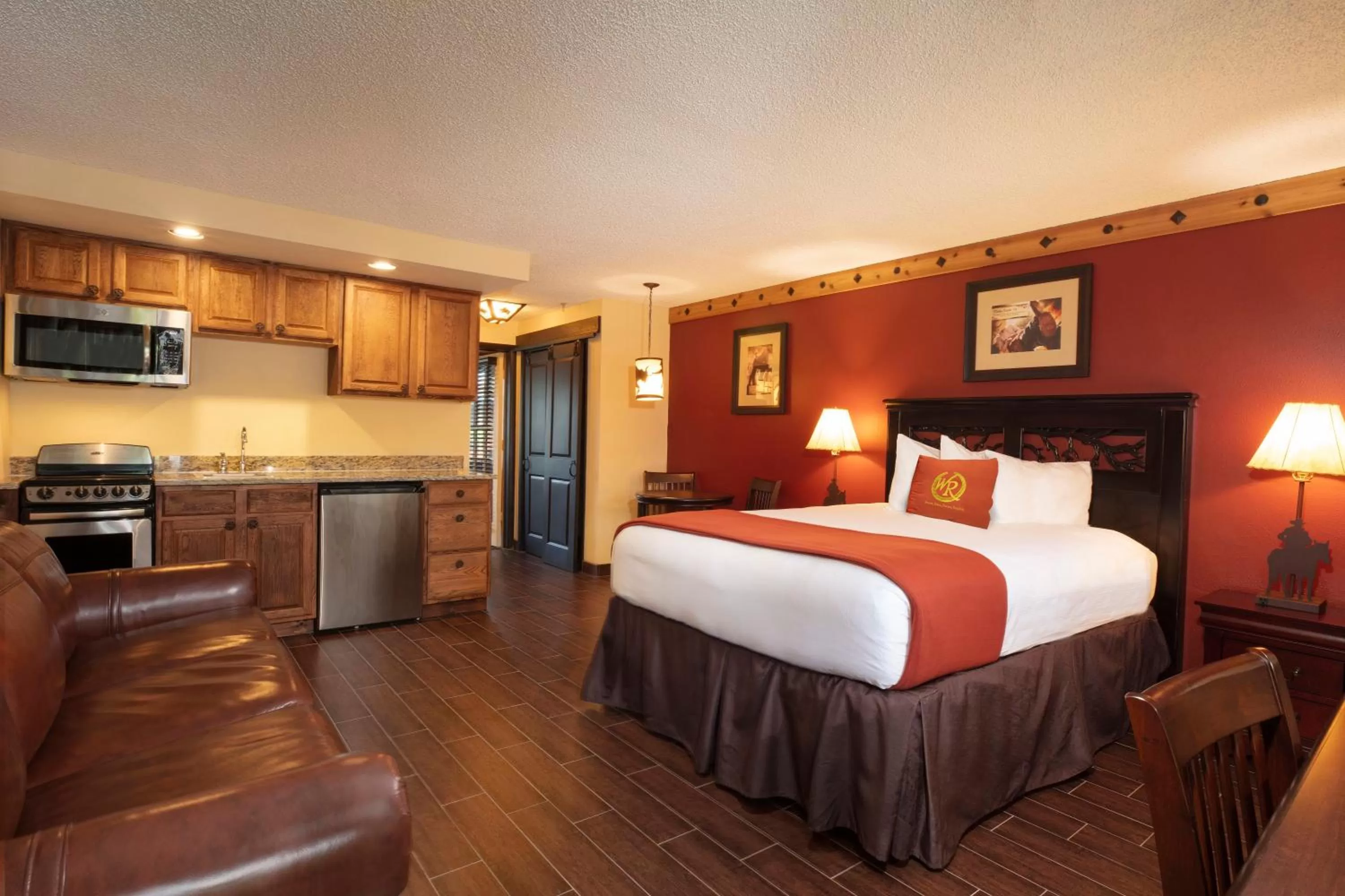 Kitchen or kitchenette, Bed in Westgate River Ranch Resort & Rodeo