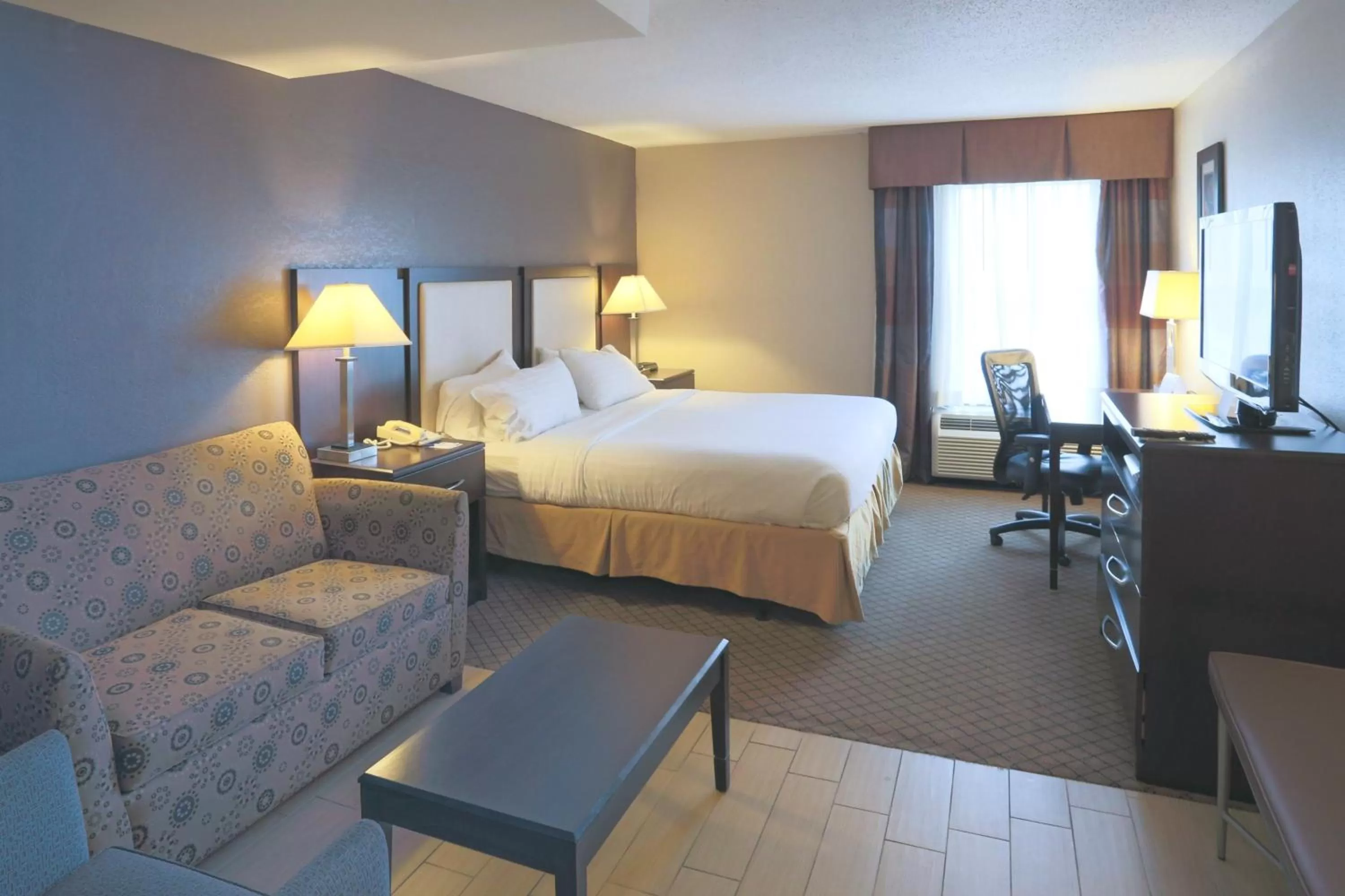 Photo of the whole room, Bed in Holiday Inn Express Hotel & Suites Blythewood by IHG
