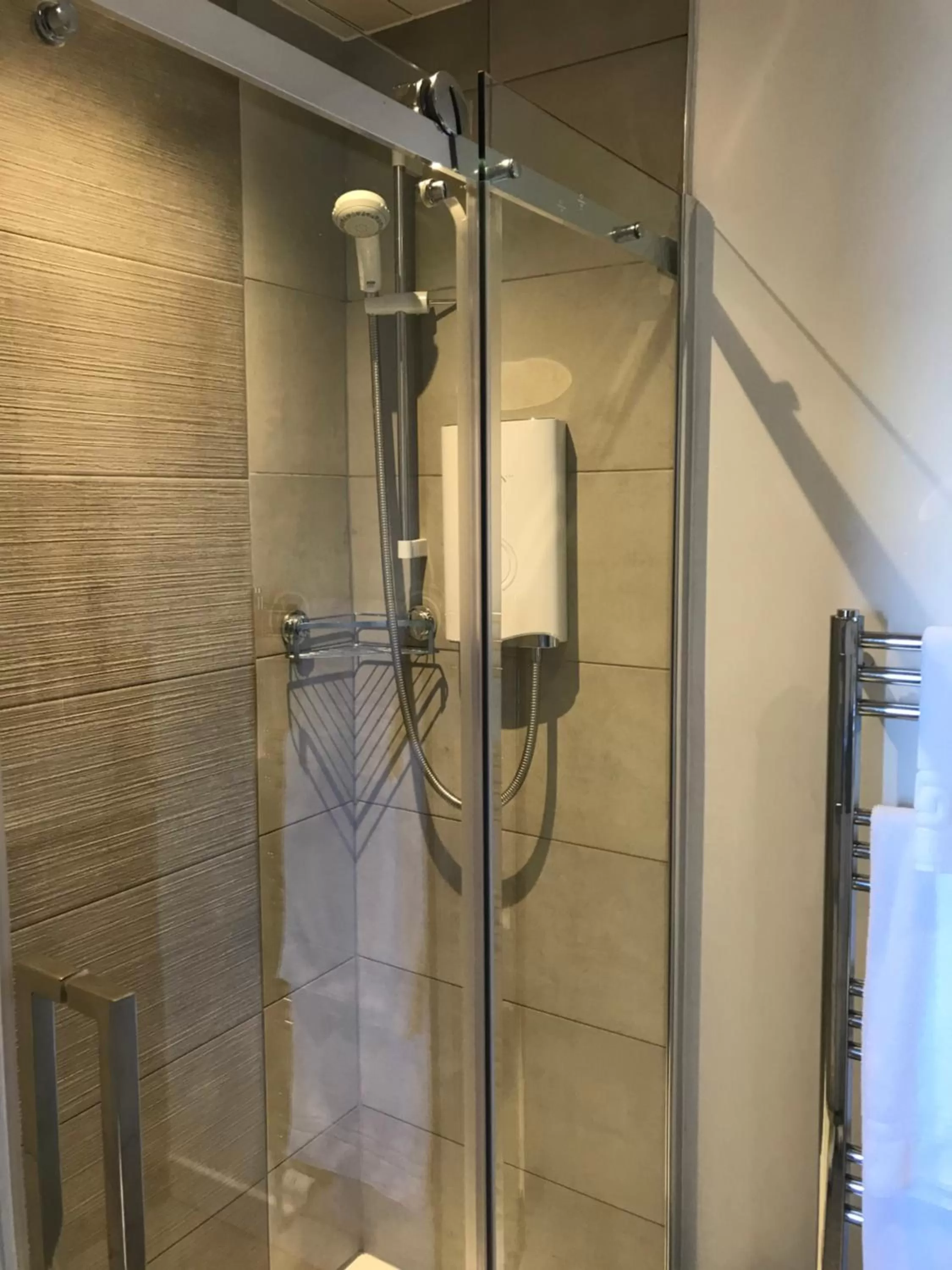 Shower in Ravenswood Guest House