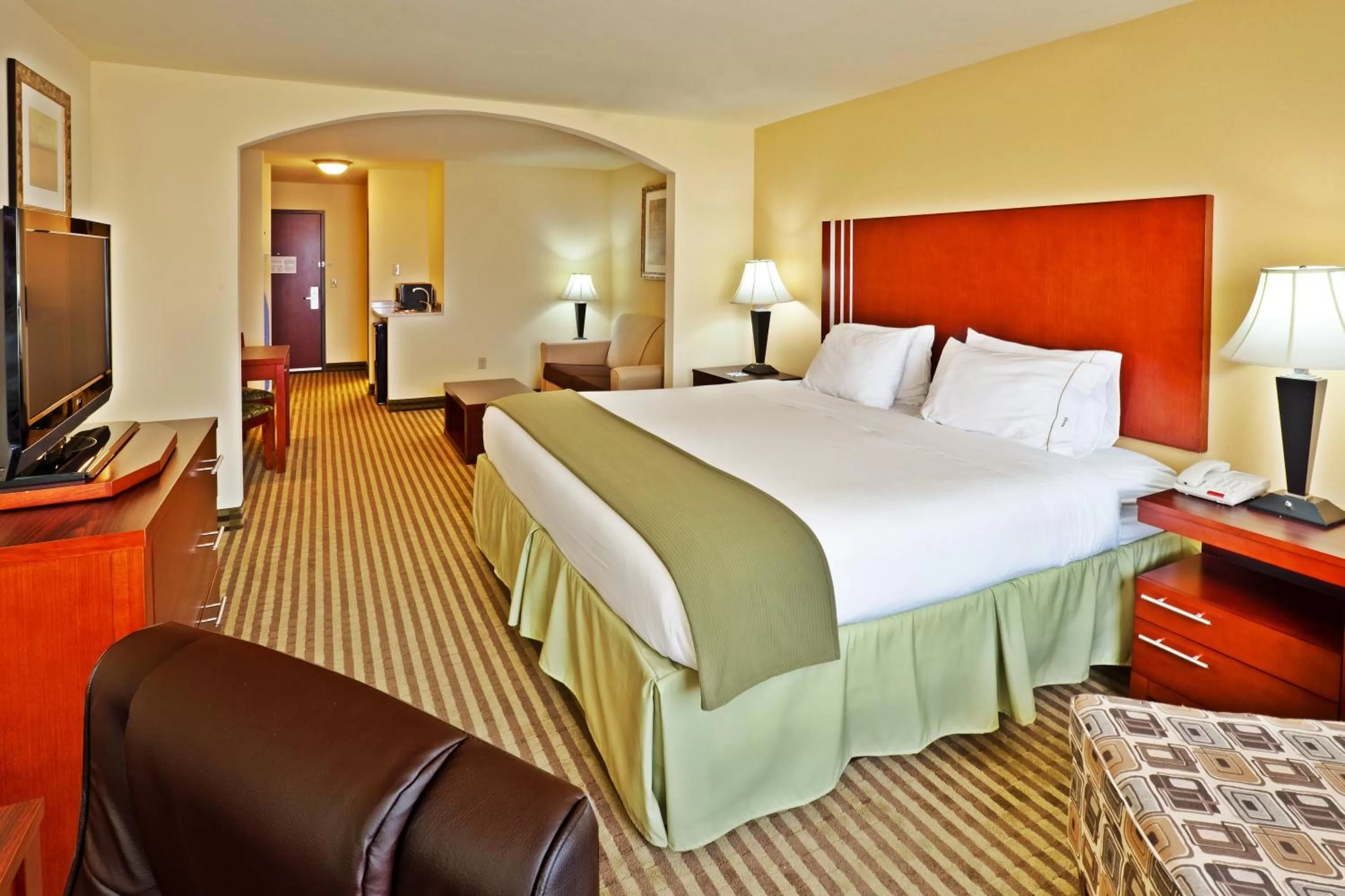 Photo of the whole room, Bed in Holiday Inn Express Ponca City by IHG