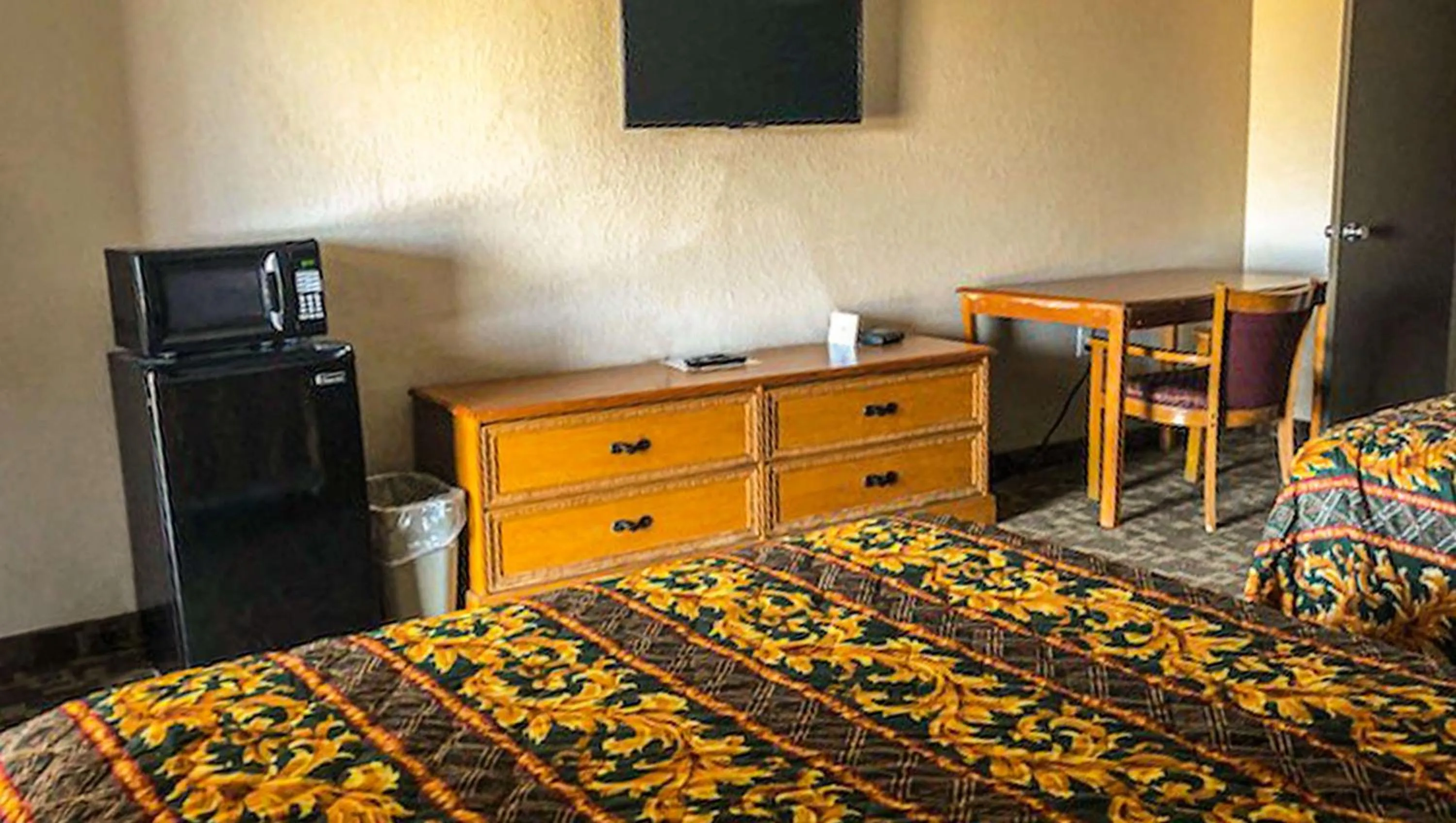 Photo of the whole room in Budget Inn Ardmore OK