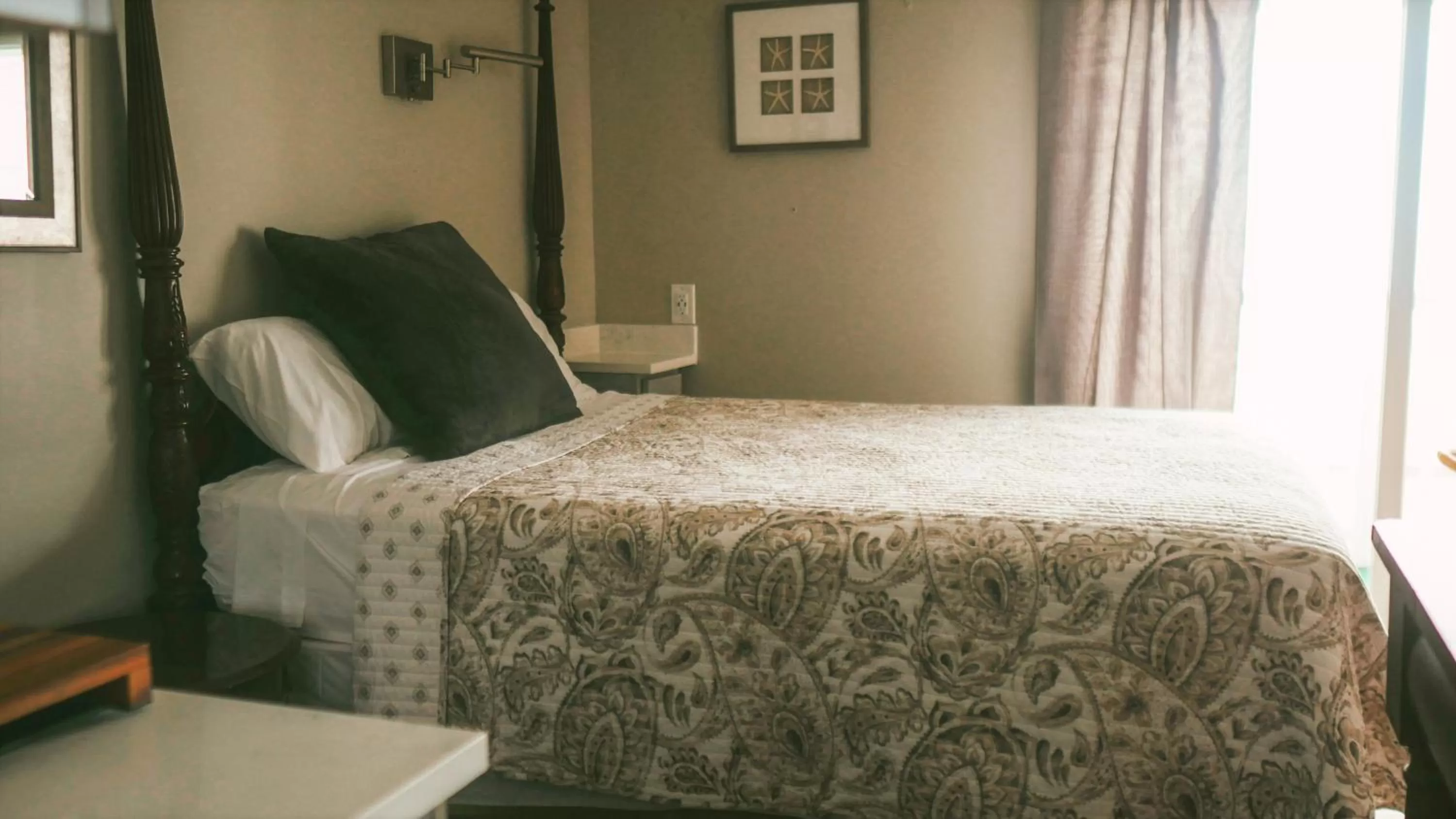 Bed in The Atlantic Motel