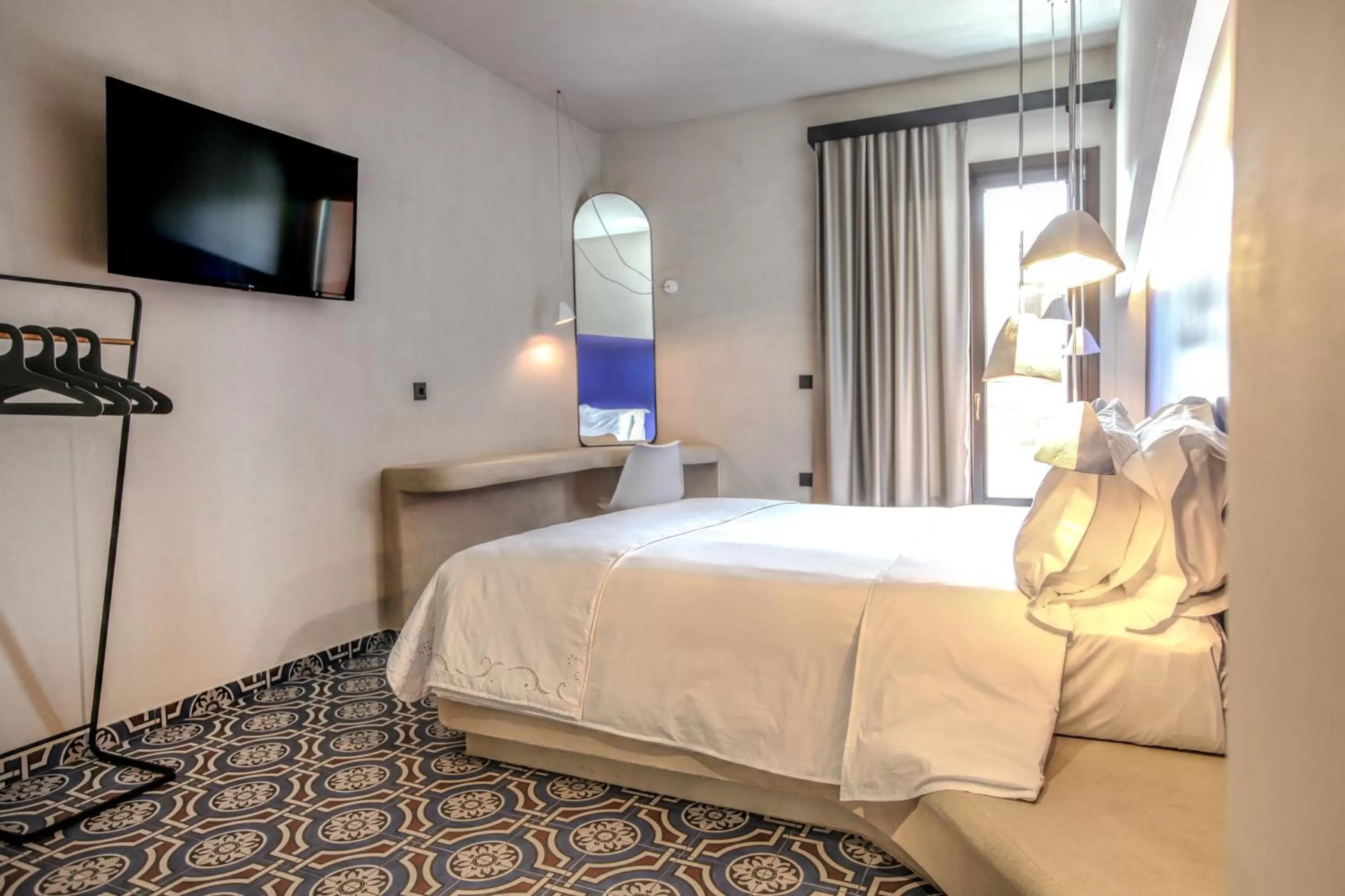 Bed in Meteora Heaven and Earth Kastraki premium suites