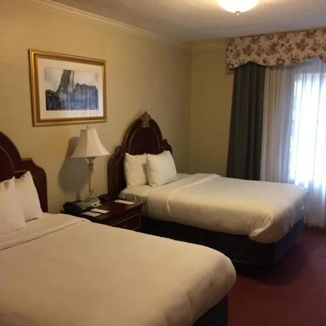 Bedroom, Bed in Columbia Club