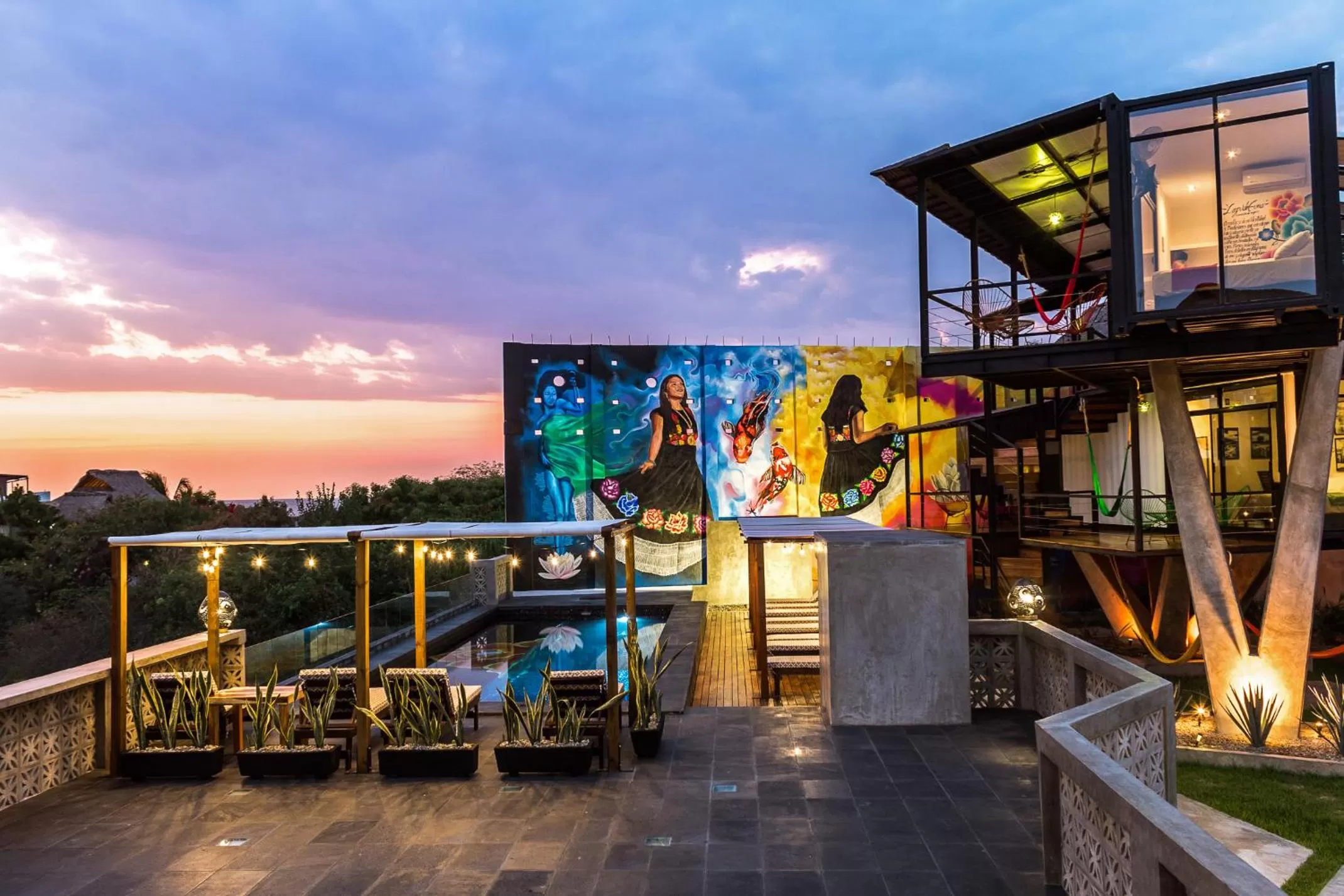 Patio in Cabane Container Boutique Hotel