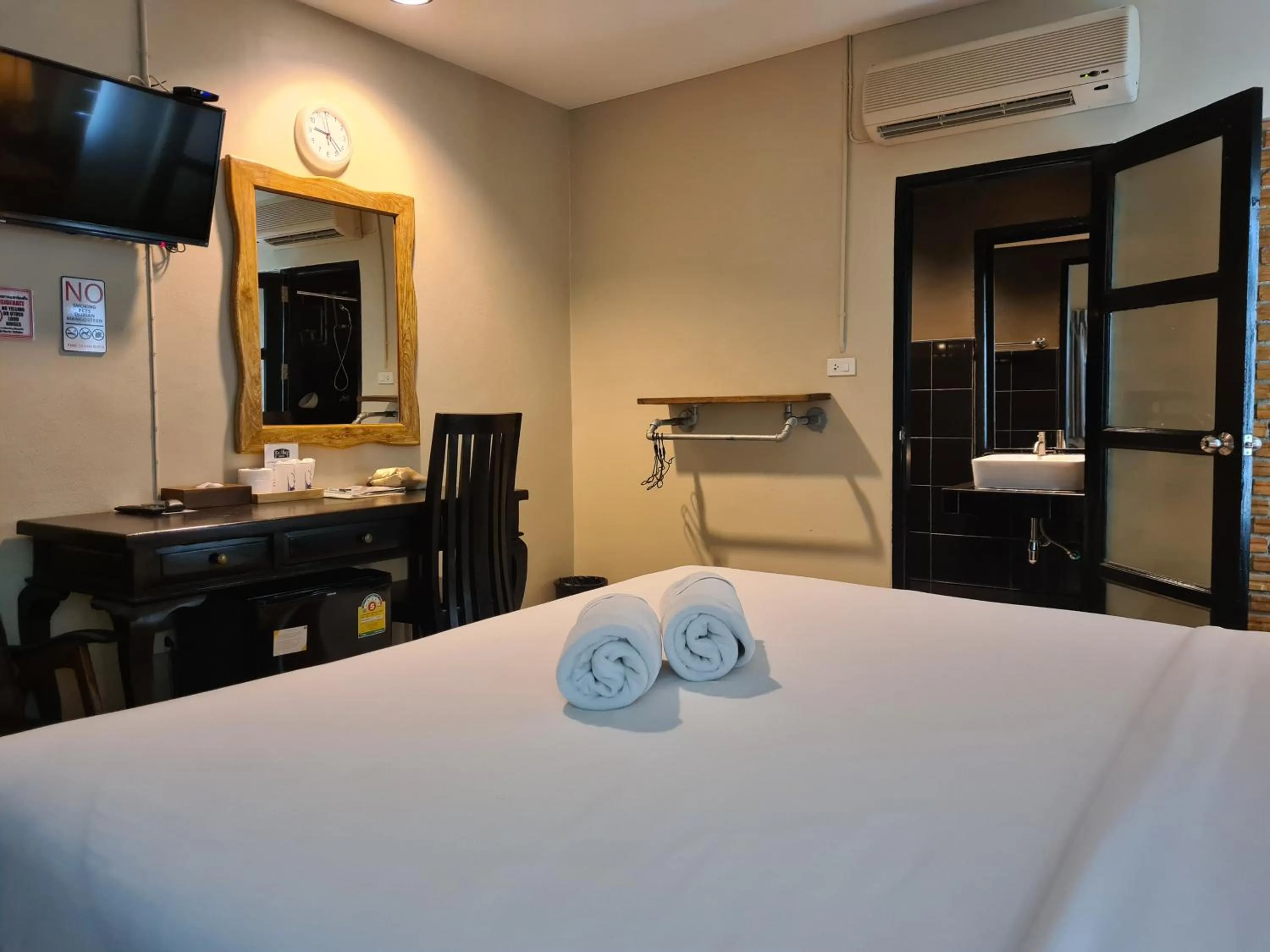 Bedroom, Bed in The 8 Factory Hotel Phitsanulok