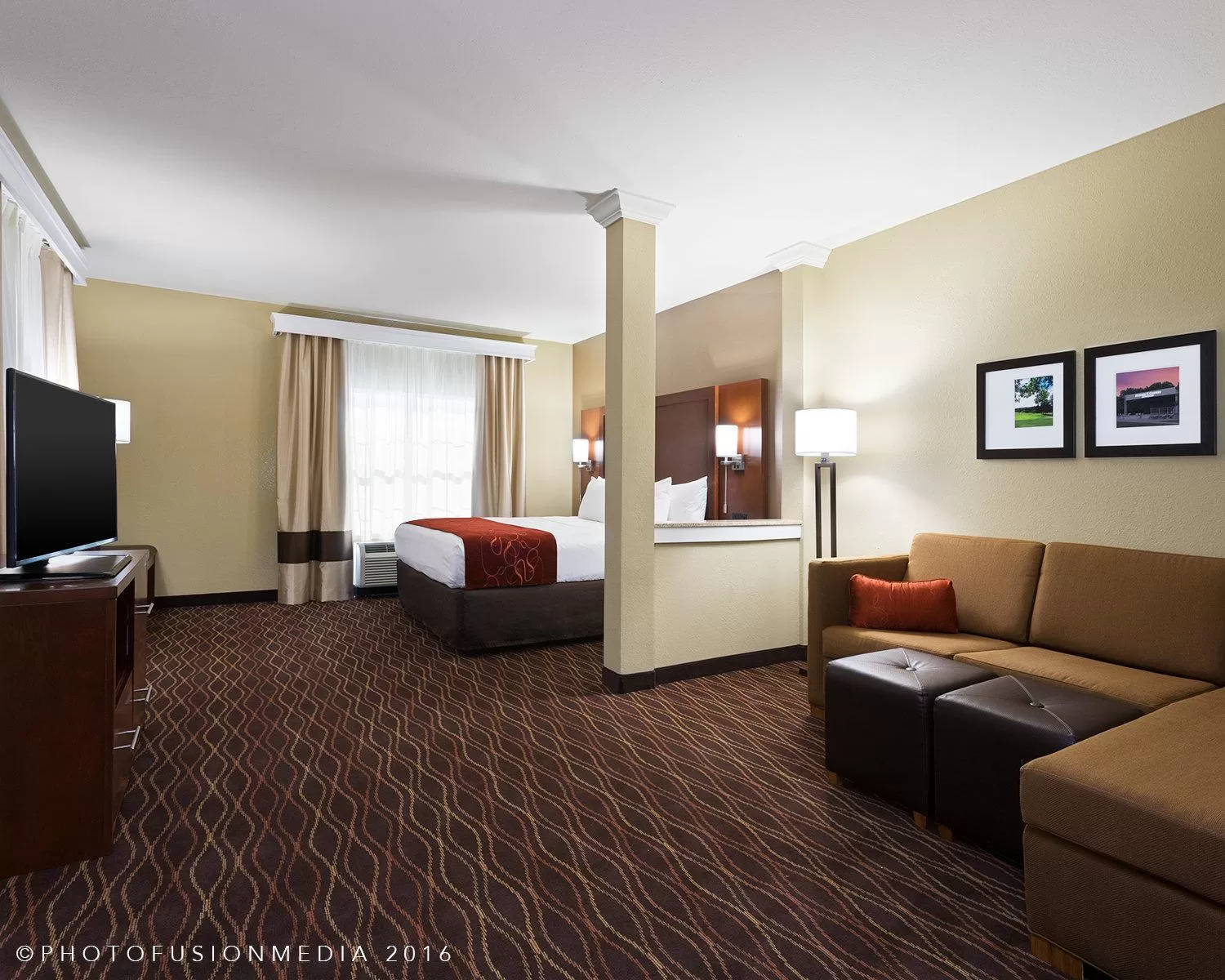 Photo of the whole room, Bed in Comfort Suites DuBois Country Club