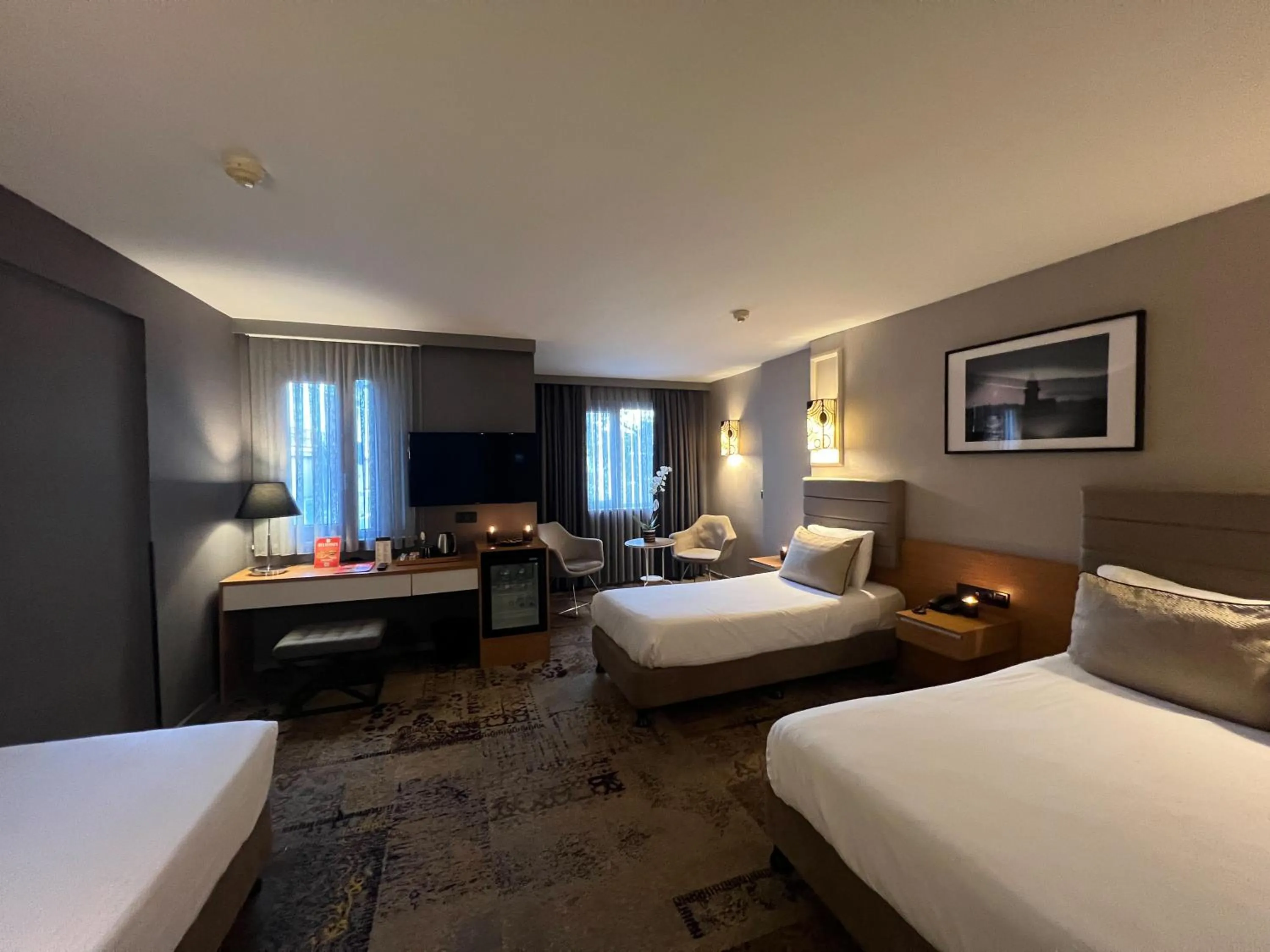 Photo of the whole room, Bed in All Seasons Hotel