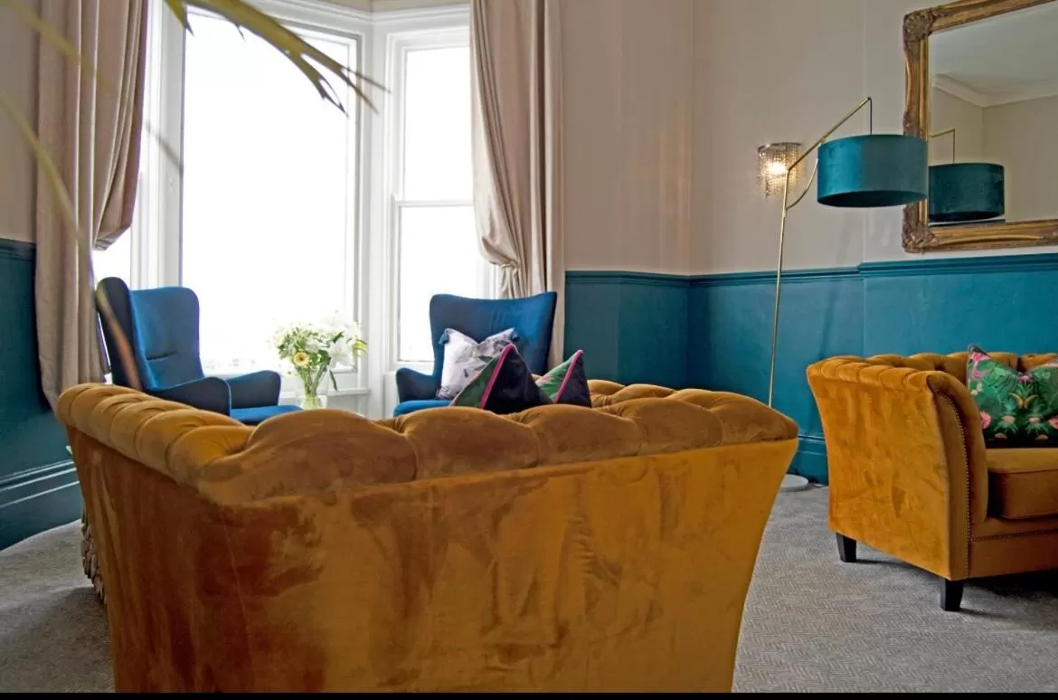 Communal lounge/ TV room, Seating Area in Hotel No5