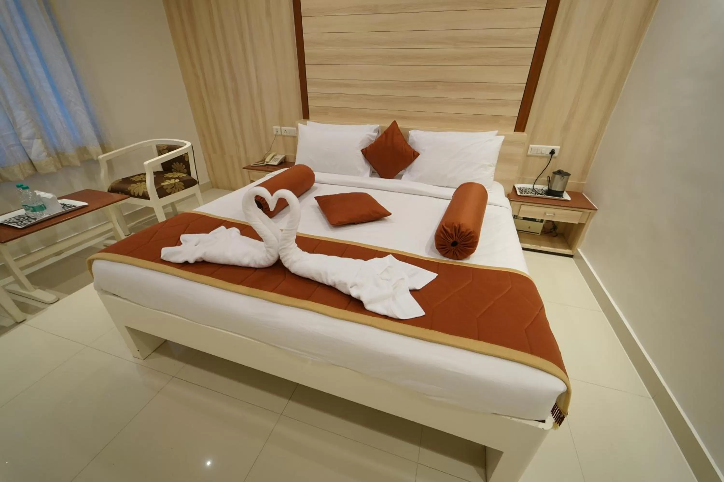 Bed in Hotel Palmyra Grand Inn