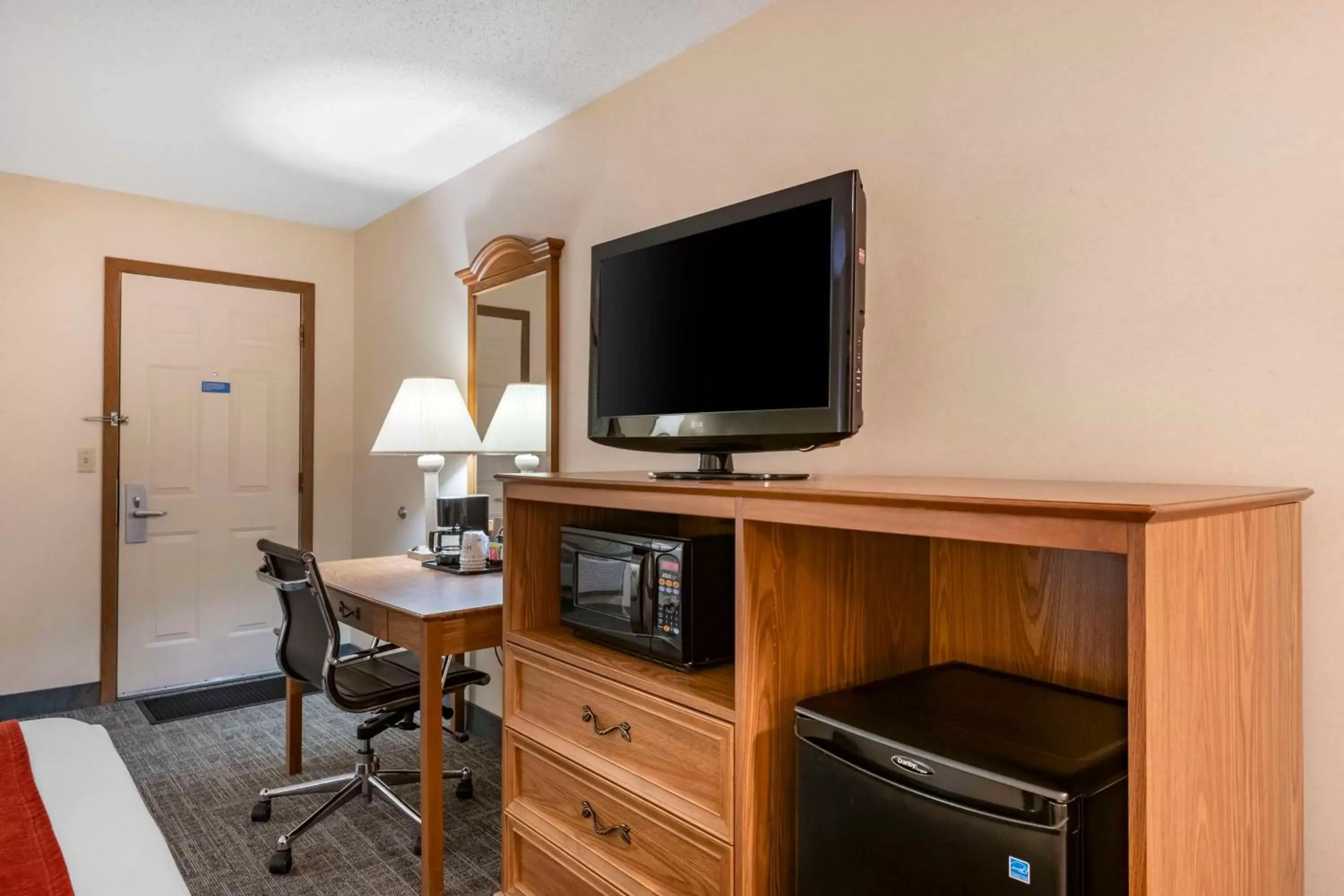 King Room with Bath Tub - Disability Access/Non-Smoking in SureStay Plus Hotel by Best Western Buffalo King Room with Bath Tub - Disability Access/Non-Smoking in SureStay Plus Hotel by Best Western Buffalo