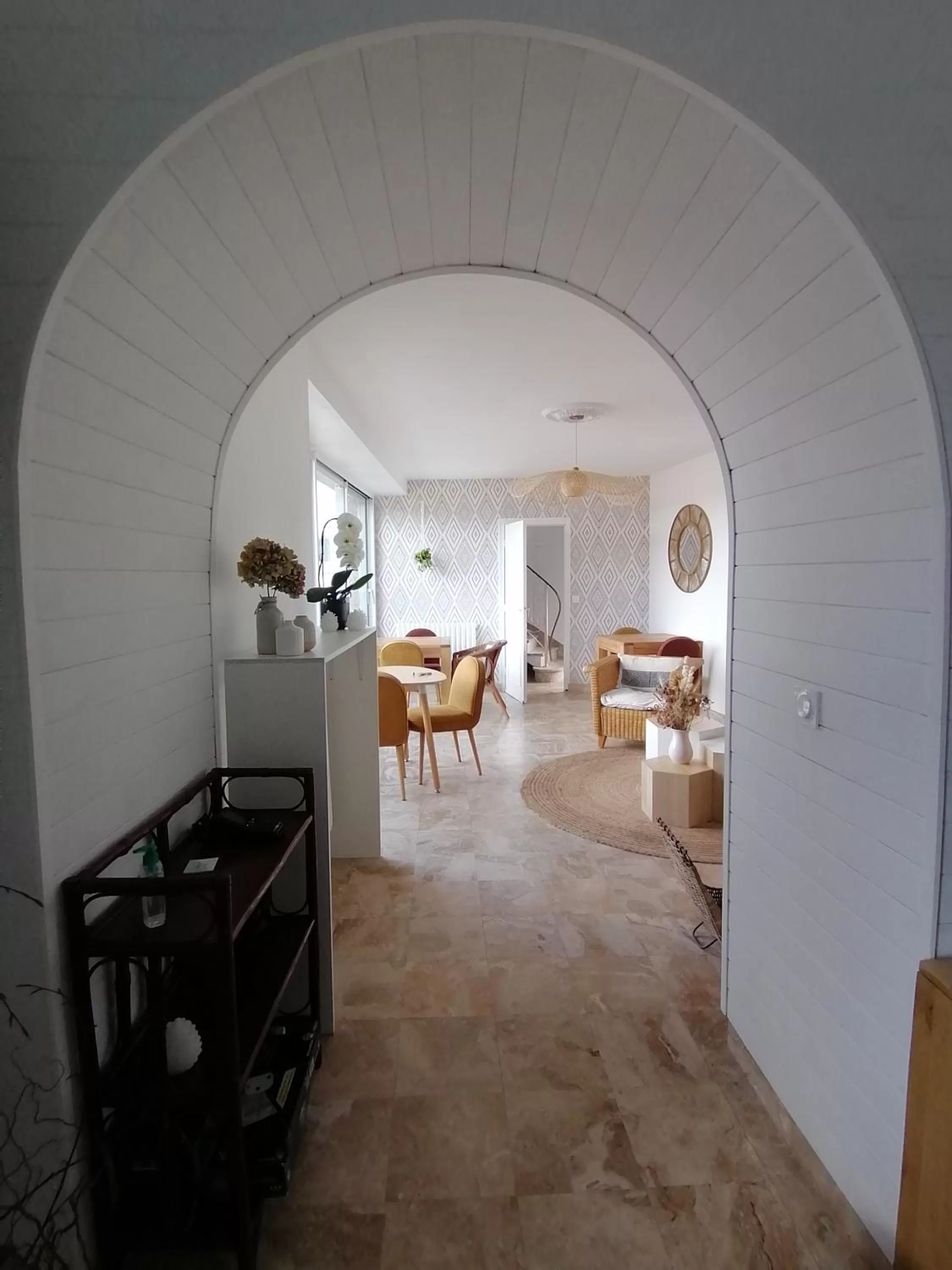 Dining Area in La bulle d'Etel, chambres & spa