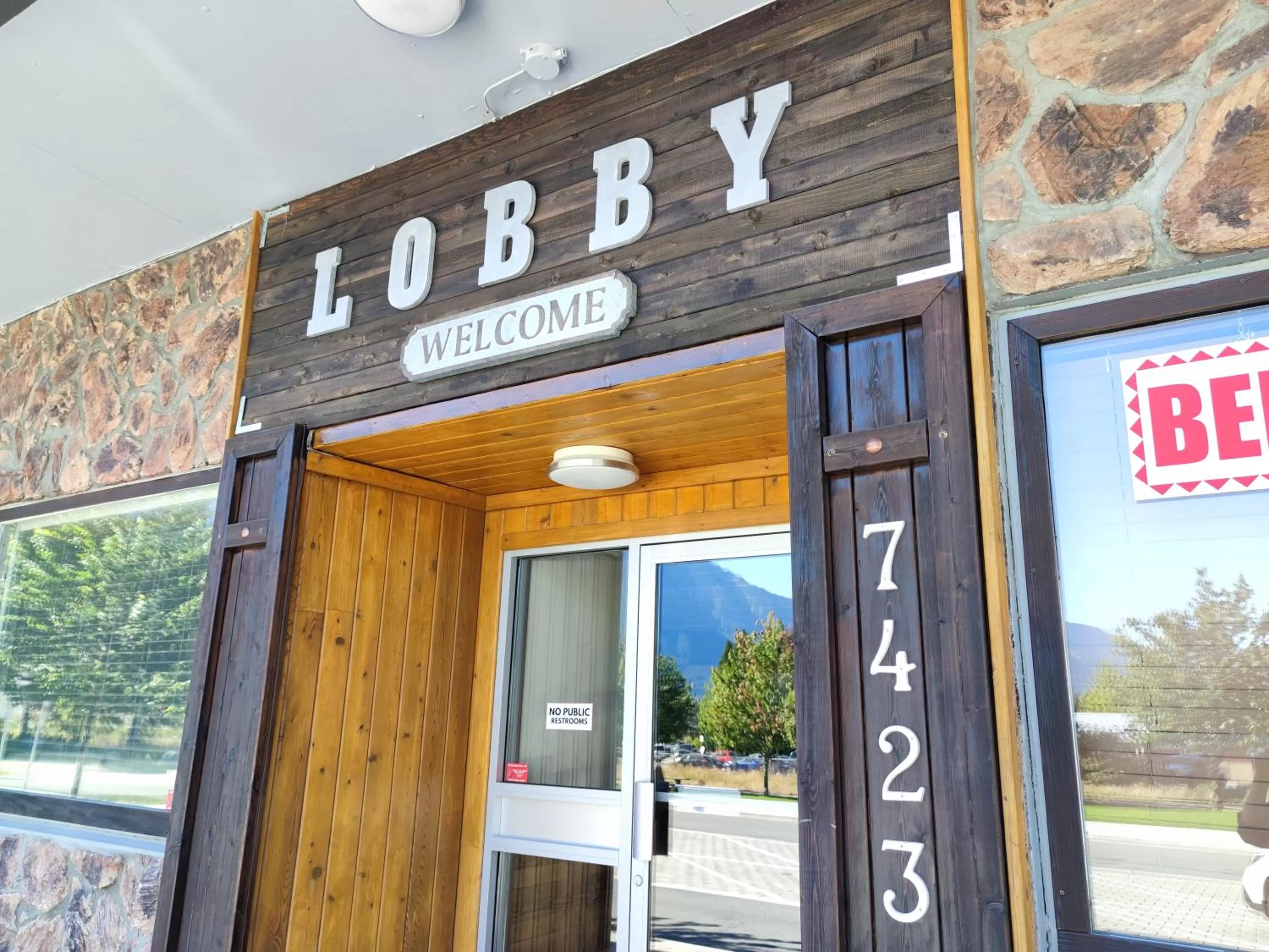 Property building in Pemberton Hotel (Motel)