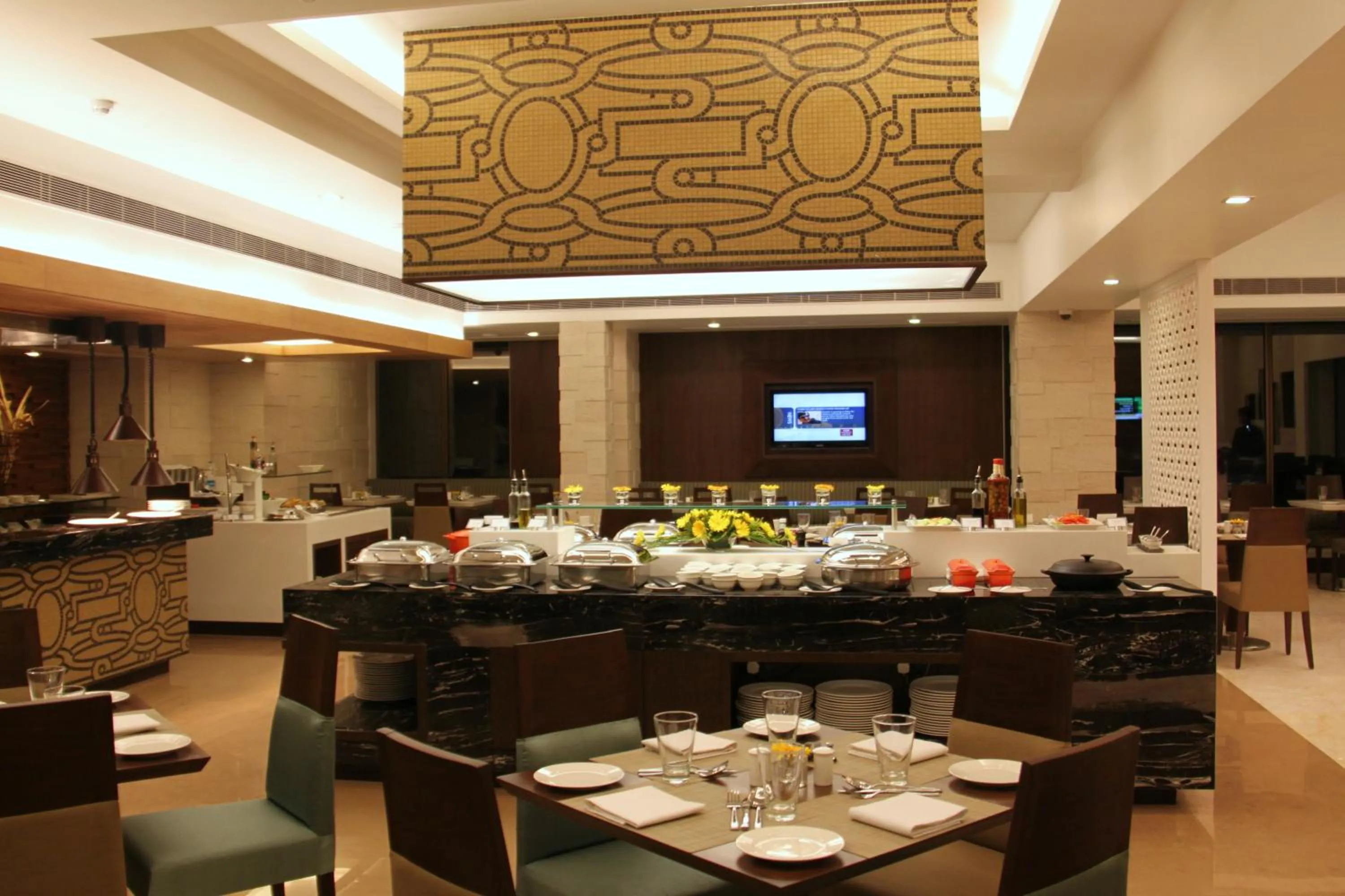 Restaurant/places to eat in Radisson Hotel Varanasi