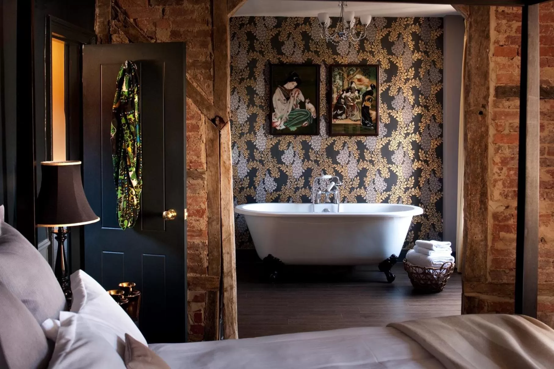 Bathroom, Bed in The Crown And Thistle, Abingdon