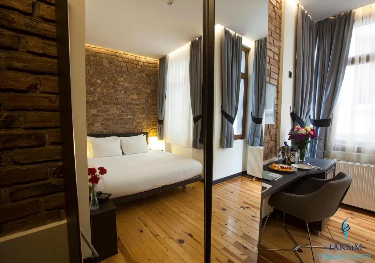 Living room, Bed in Taksim Terrace Hotel