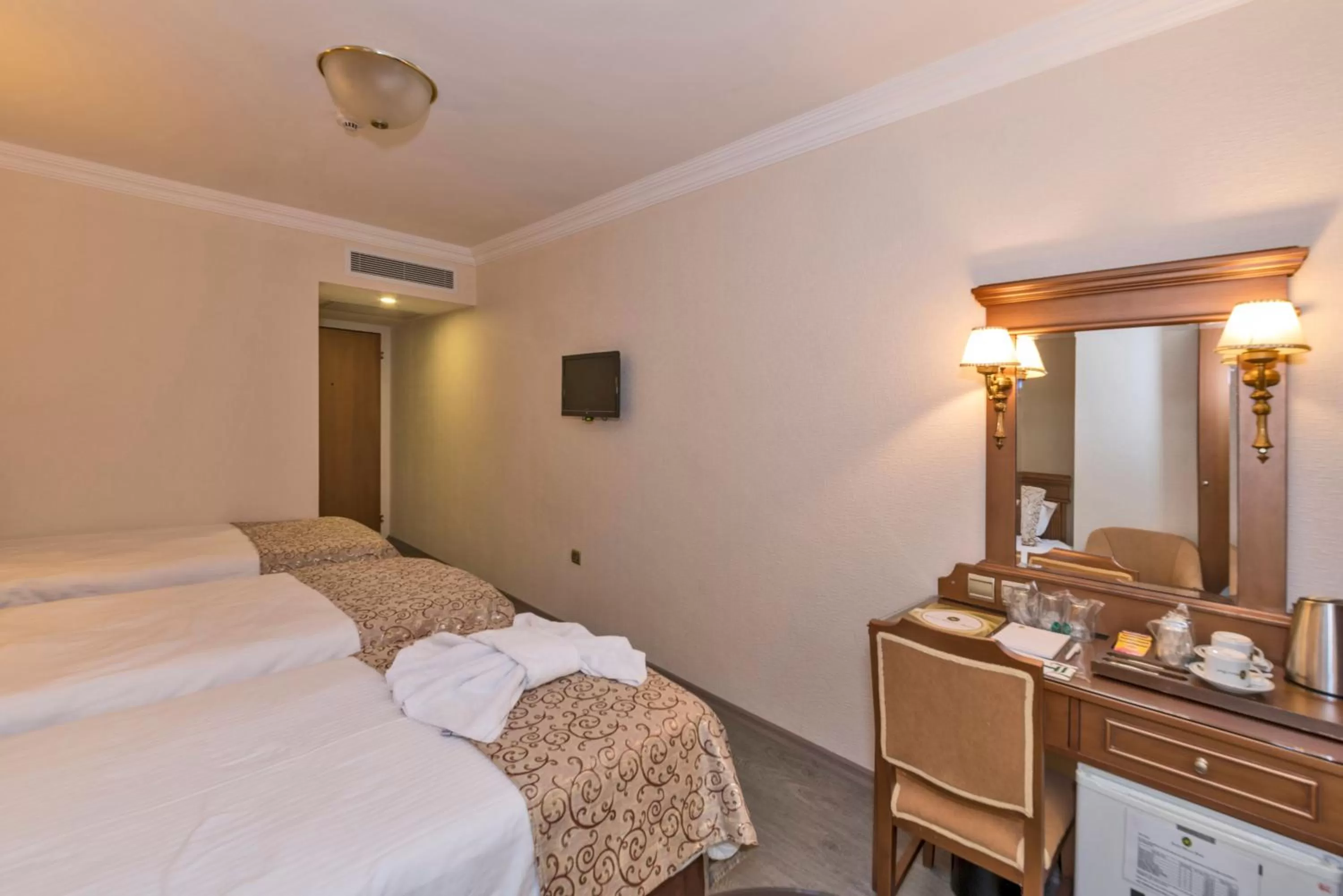 Bed in Laleli Gonen Hotel