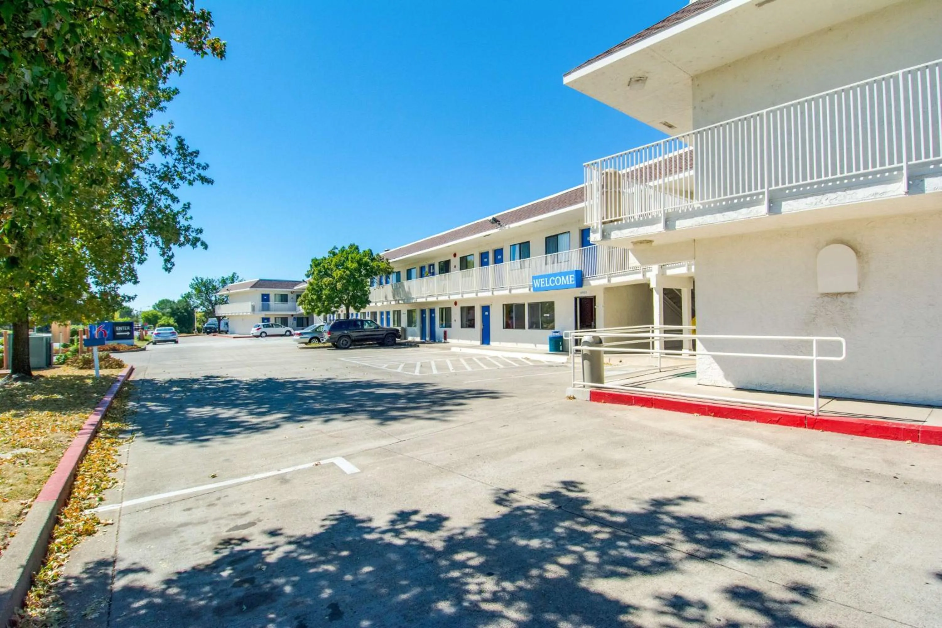 Property building in Motel 6-Redding, CA - North