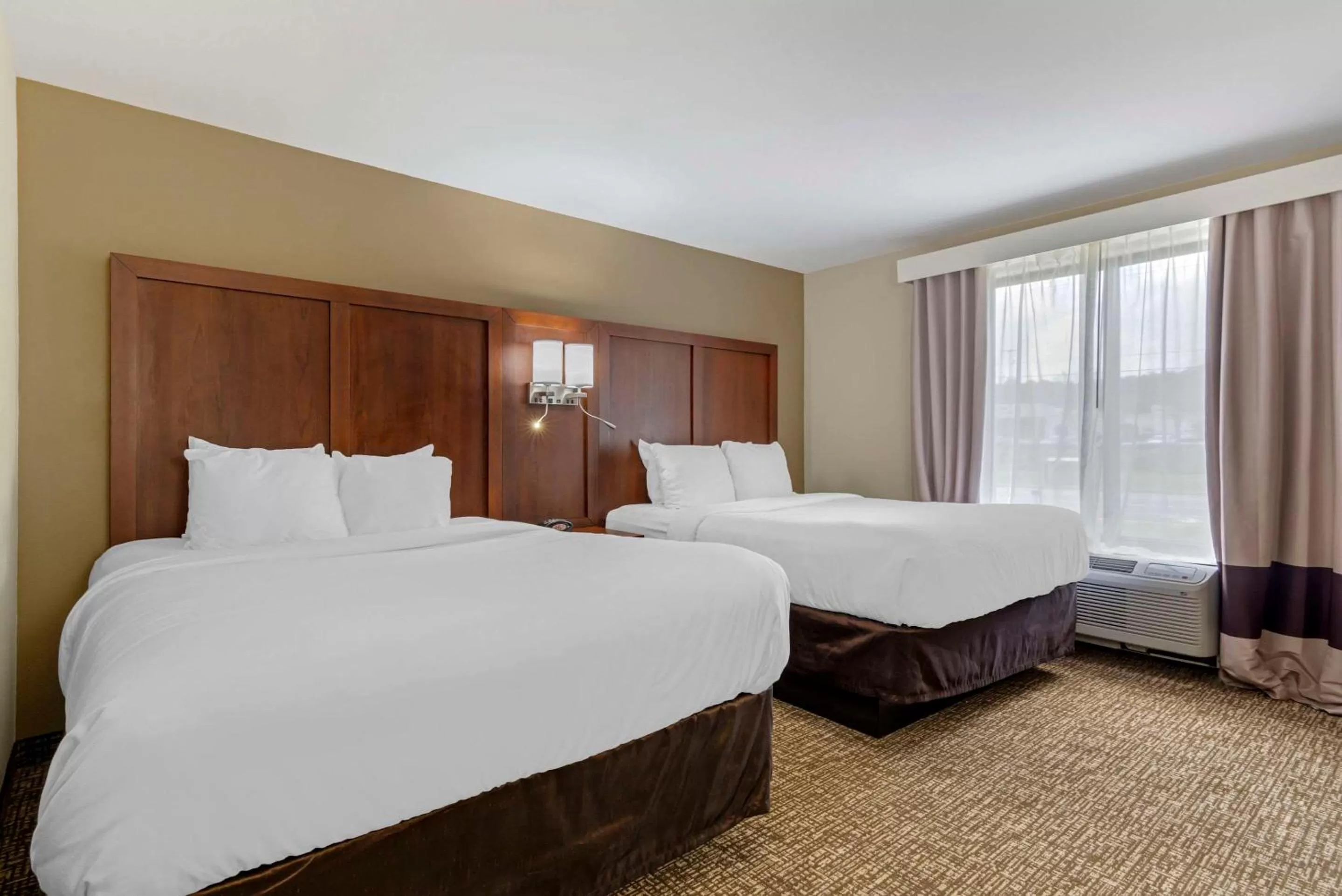 Bedroom, Bed in Comfort Suites At Kennesaw State University