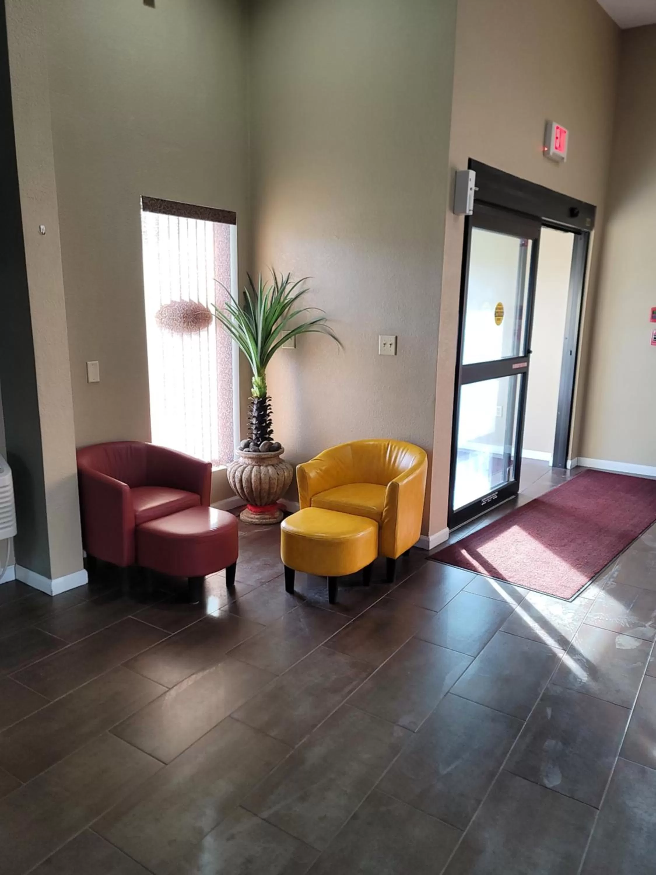 Lobby or reception, Seating Area in Red Lion Inn and Suites Liberty
