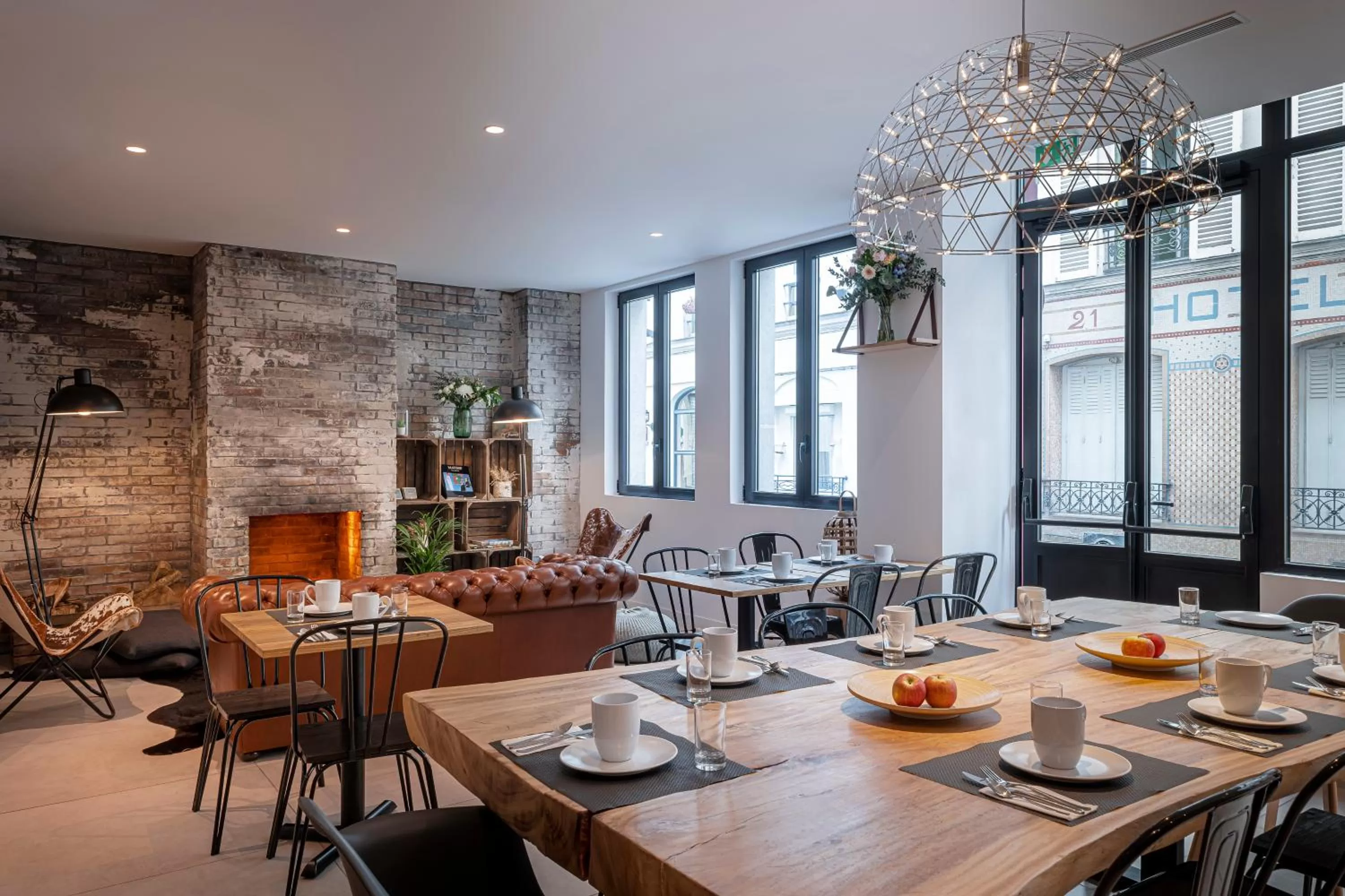 Buffet breakfast in 9Hotel Bastille-Lyon