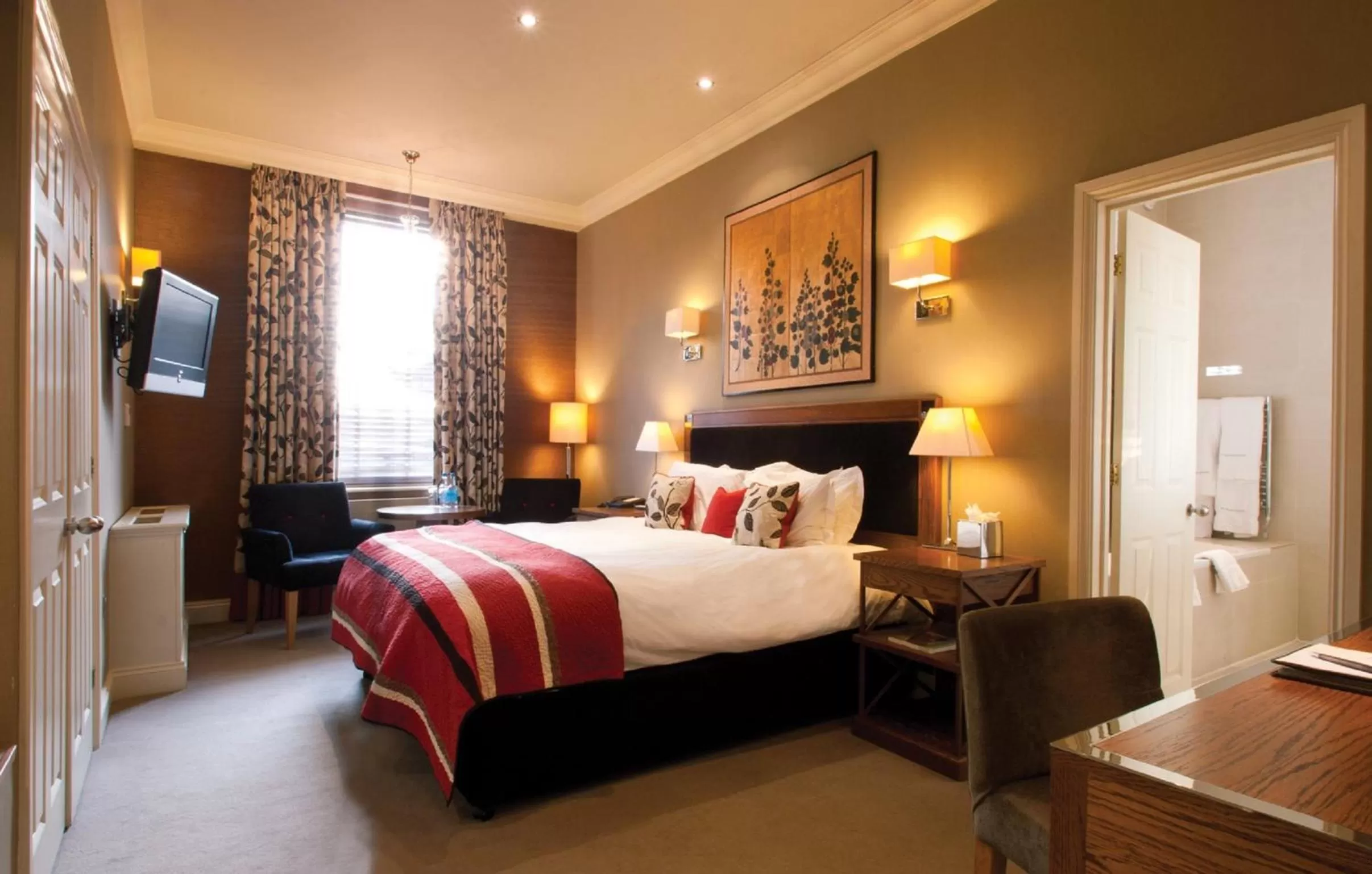 Bed in St Michael's Manor Hotel - St Albans