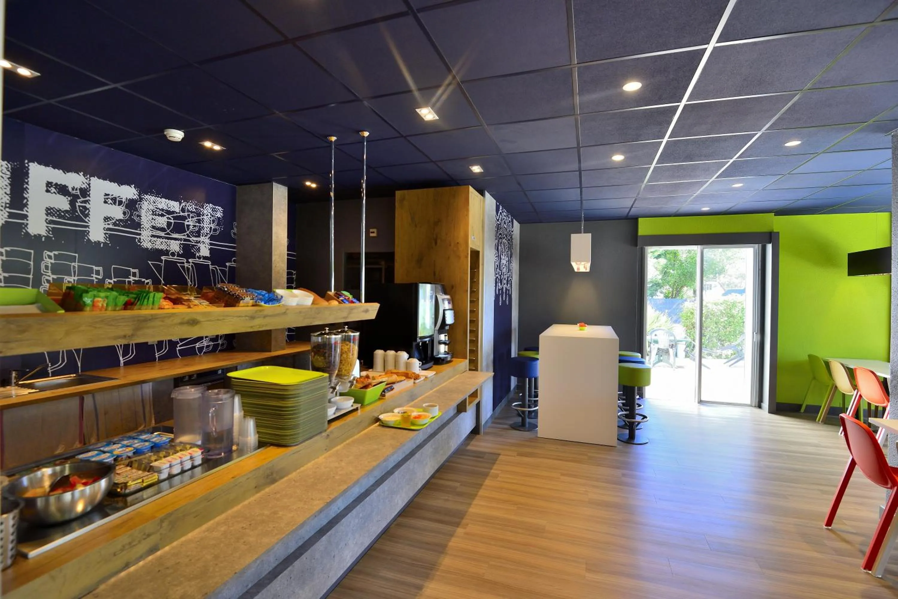 Restaurant/places to eat in ibis budget Pau Lescar