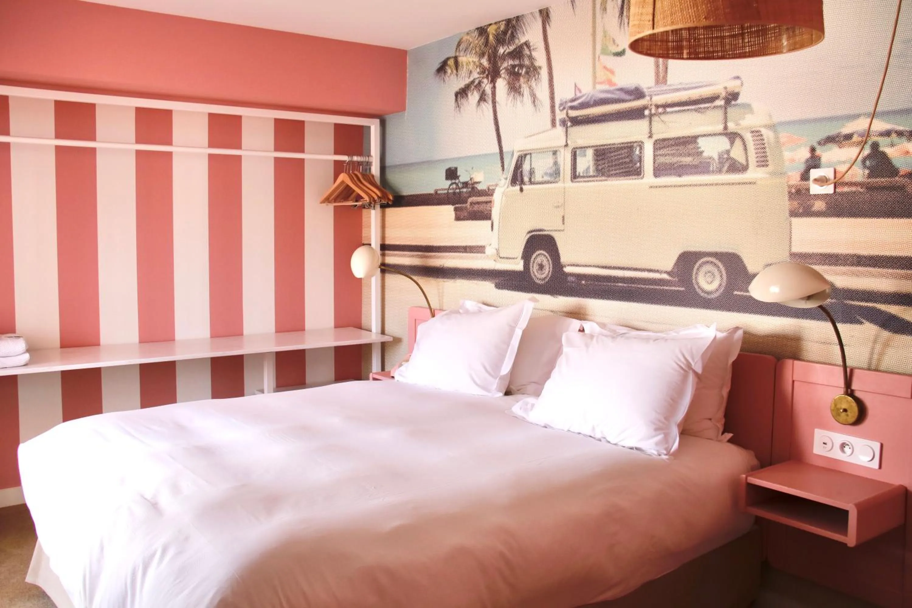 Bed in Hotel Casarose - Cannes Mandelieu