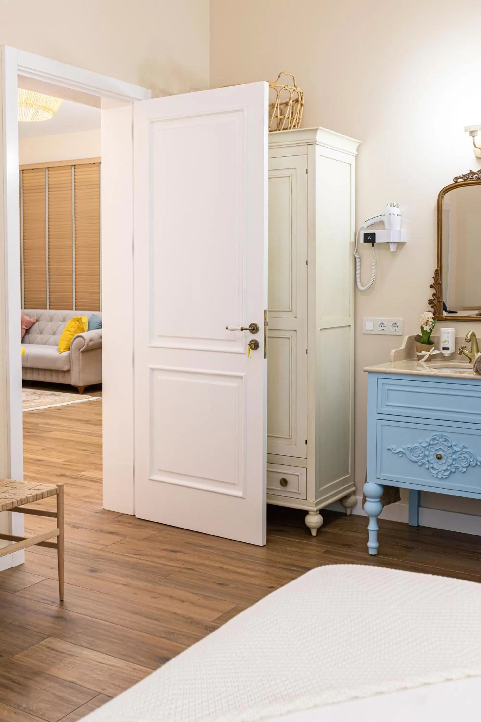 Photo of the whole room in Hotel Rural Ohana