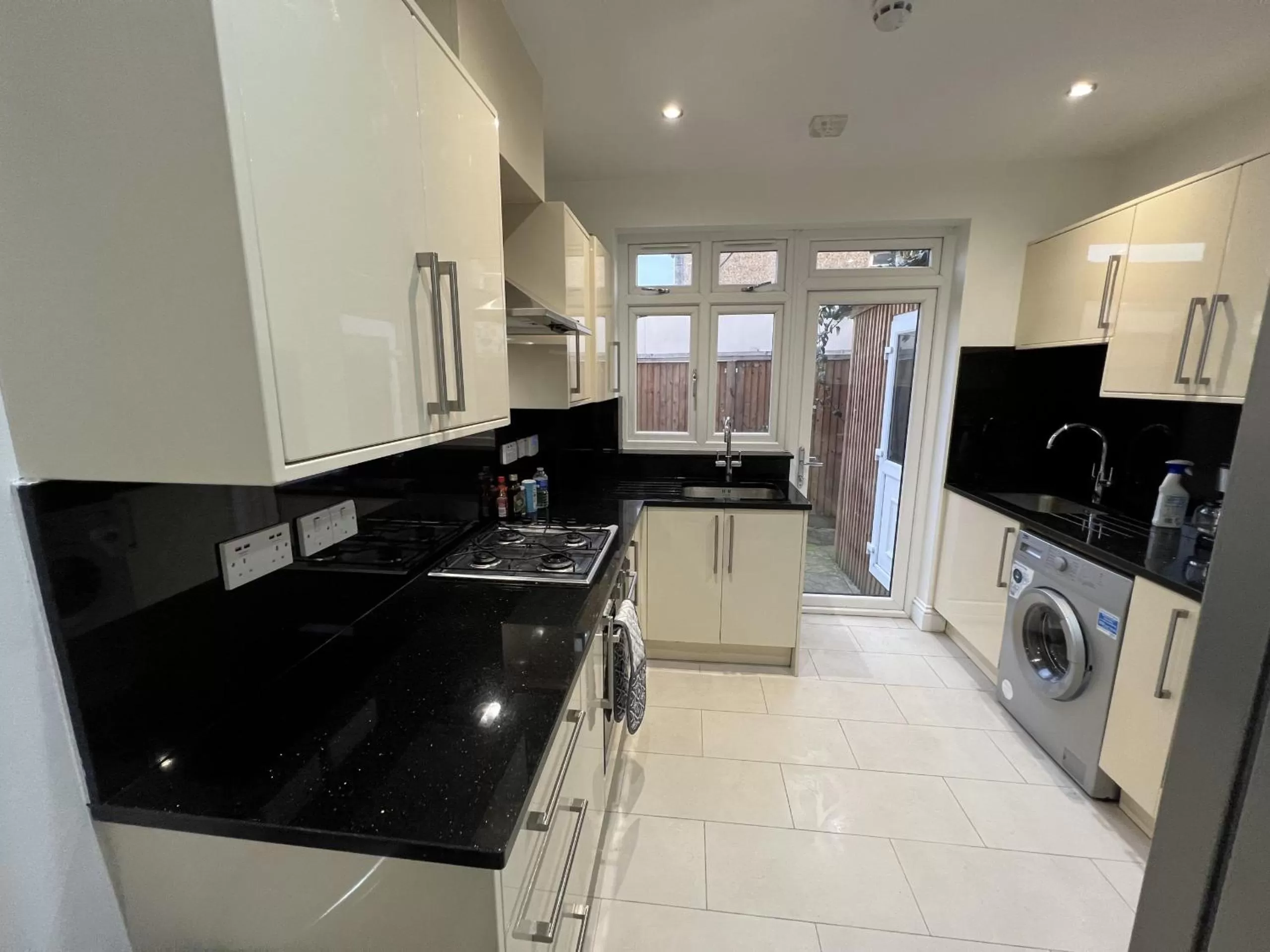 Kitchen or kitchenette in 4 Wharncliffe Drive