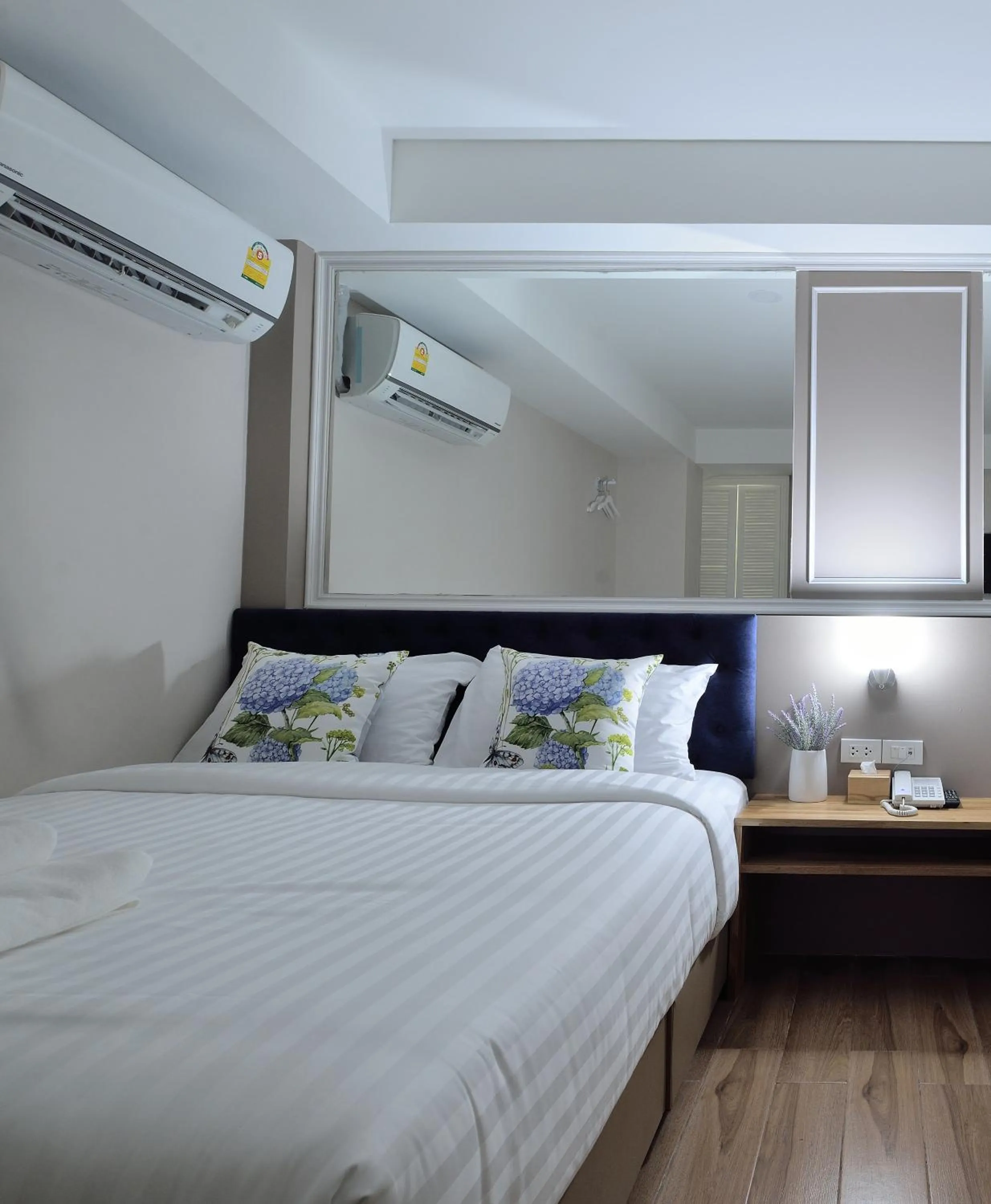 Bedroom, Bed in De Lavender Bangkok Hotel